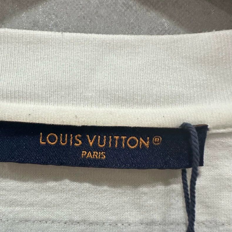 Louis Vuitton Louis Vuitton size 4l White embossed logo short sleeve Size US M / EU 48-50 / 2 - 4 Thumbnail
