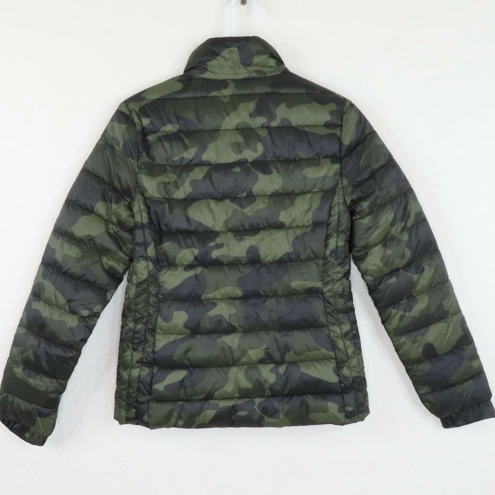 Guess GUESS Womens XS Puffer Jacket Camouflage Aden Logo Coat Shirt (Jacket) Body: Green (Camouflage) Regular Size XS Womens Size XS / US 0-2 / IT 36-38 - 5 Thumbnail