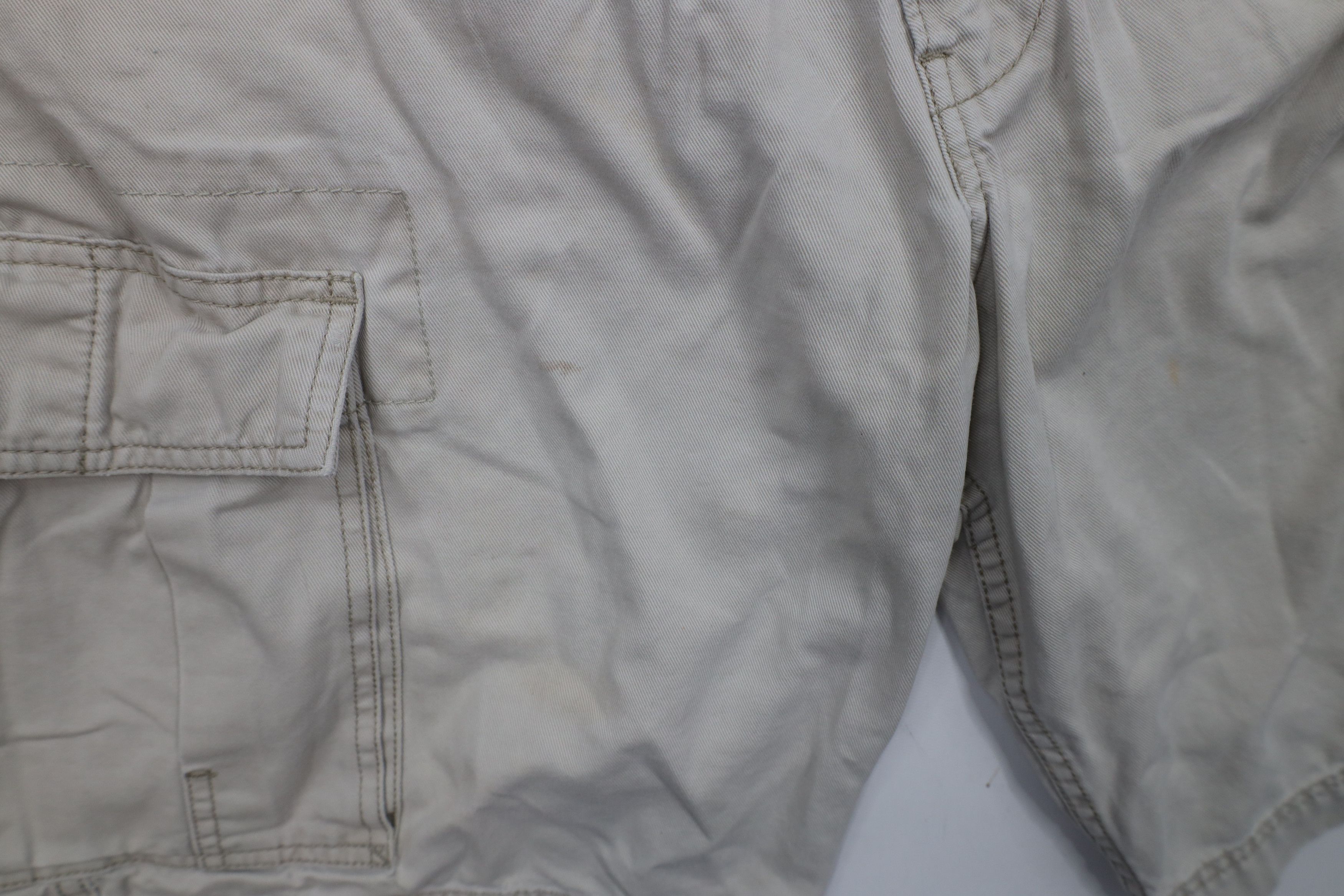 Levi's × Vintage Vintage Y2K Levis 2003 Baggy Cargo Shorts Beige Cotton Size US 34 / EU 50 - 8 Thumbnail