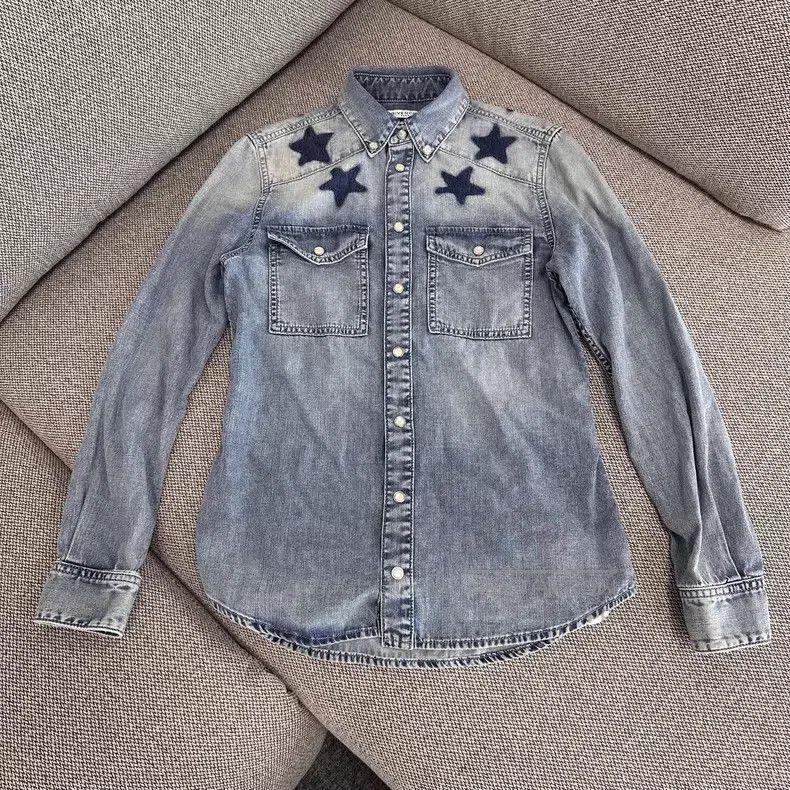 Givenchy Givenchy Pearl Buttoned Five-Star Denim Jacket Size XS / US 0-2 / IT 36-38 - 1 Thumbnail