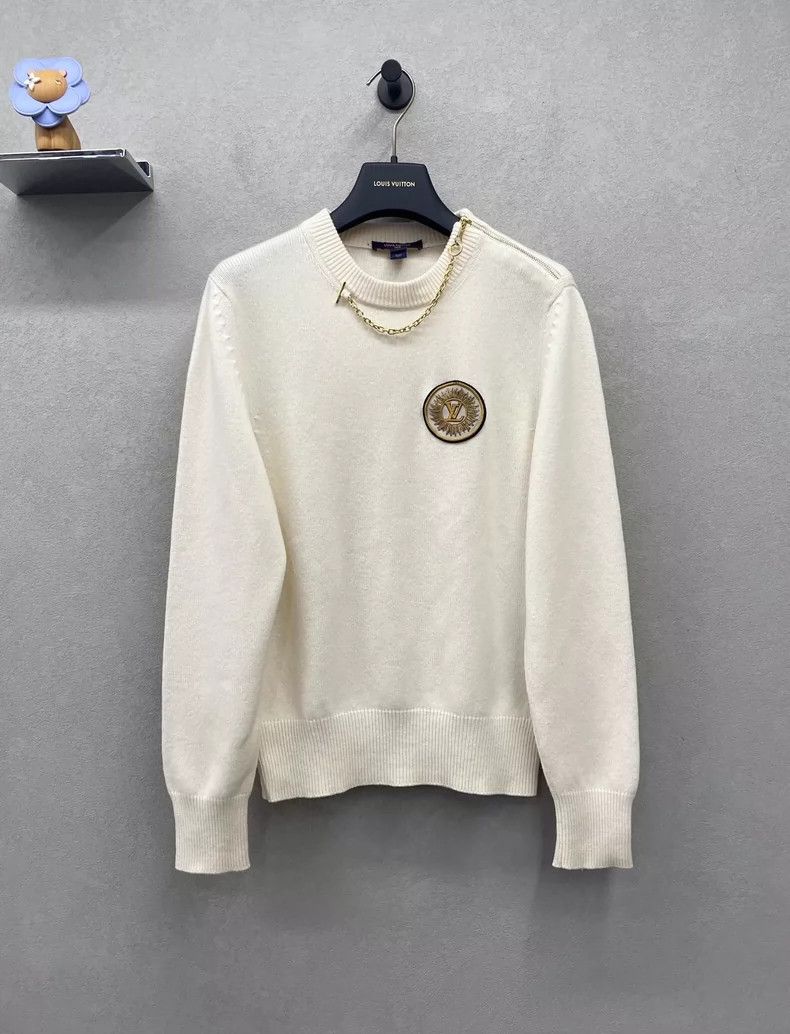 Louis Vuitton Louis Vuitton Applique pullover solid knit sweater Size US L / EU 52-54 / 3 - 1 Thumbnail
