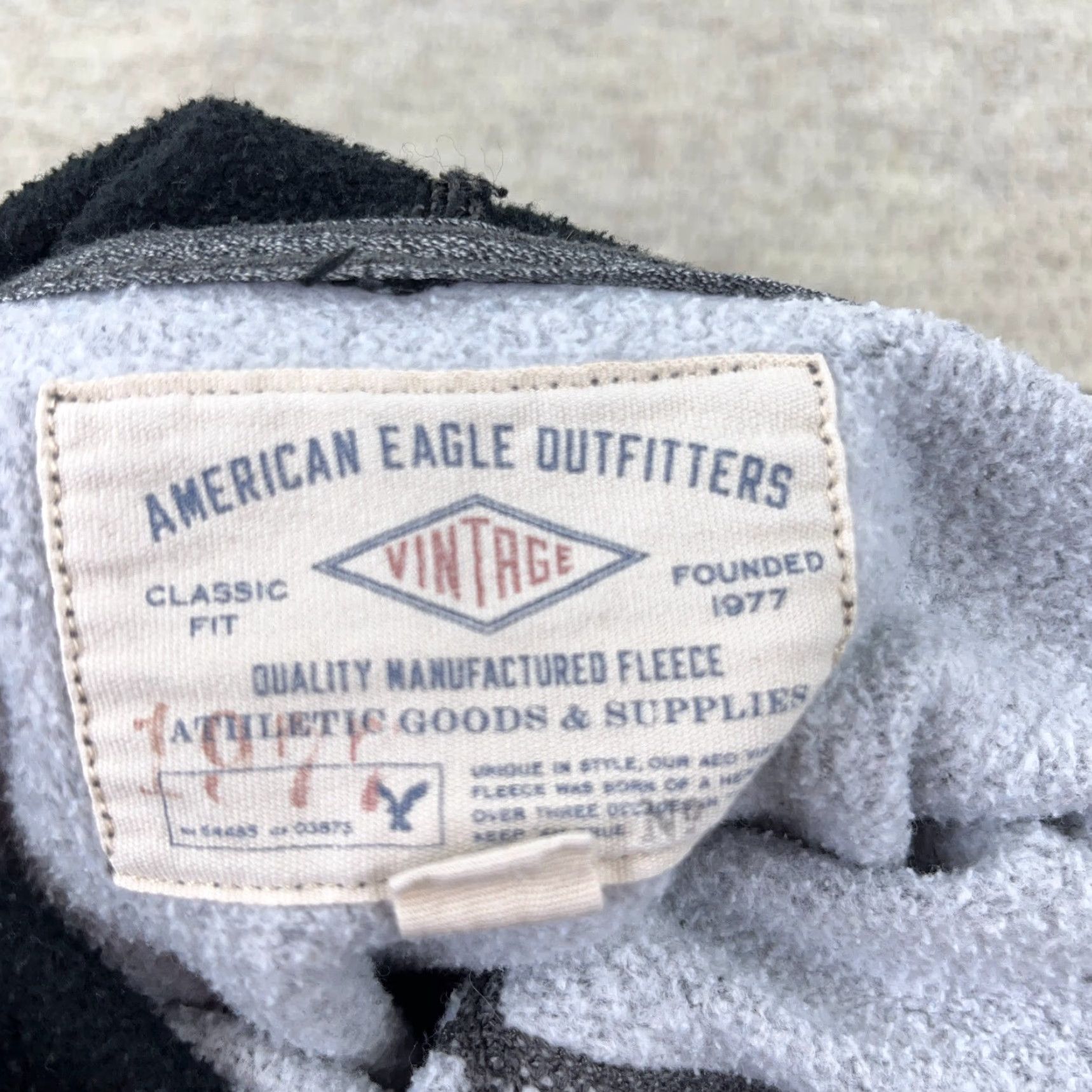 American Eagle Outfitters Vintage American Eagle Hoodie Men Medium Black Sweatshirt Faded Raglan Ae77* Size US M / EU 48-50 / 2 - 3 Thumbnail