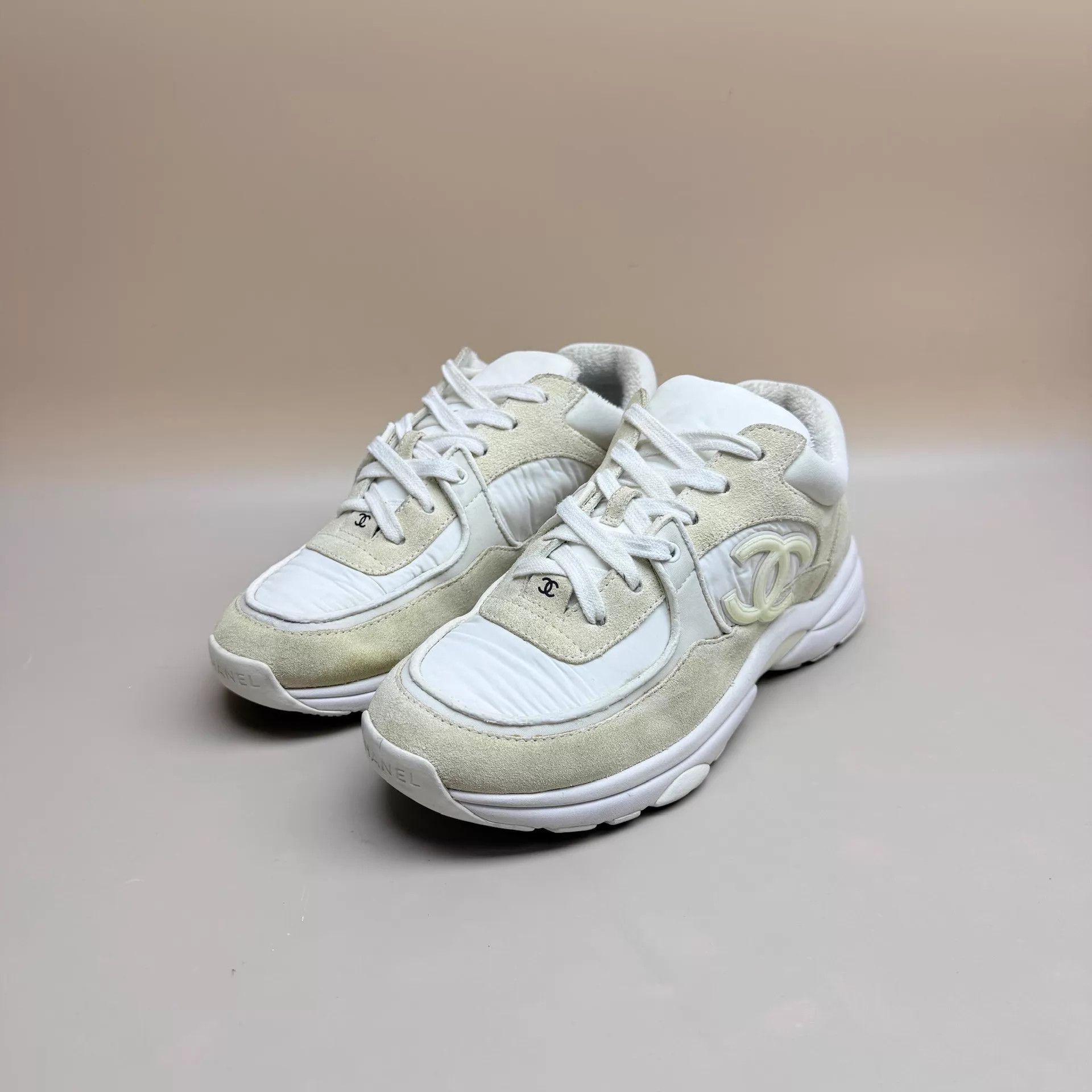 Chanel CHANEL Ivory CC Logo Casual Sneakers 38 95 New Size US 7.5 / IT 37.5 - 1 Thumbnail