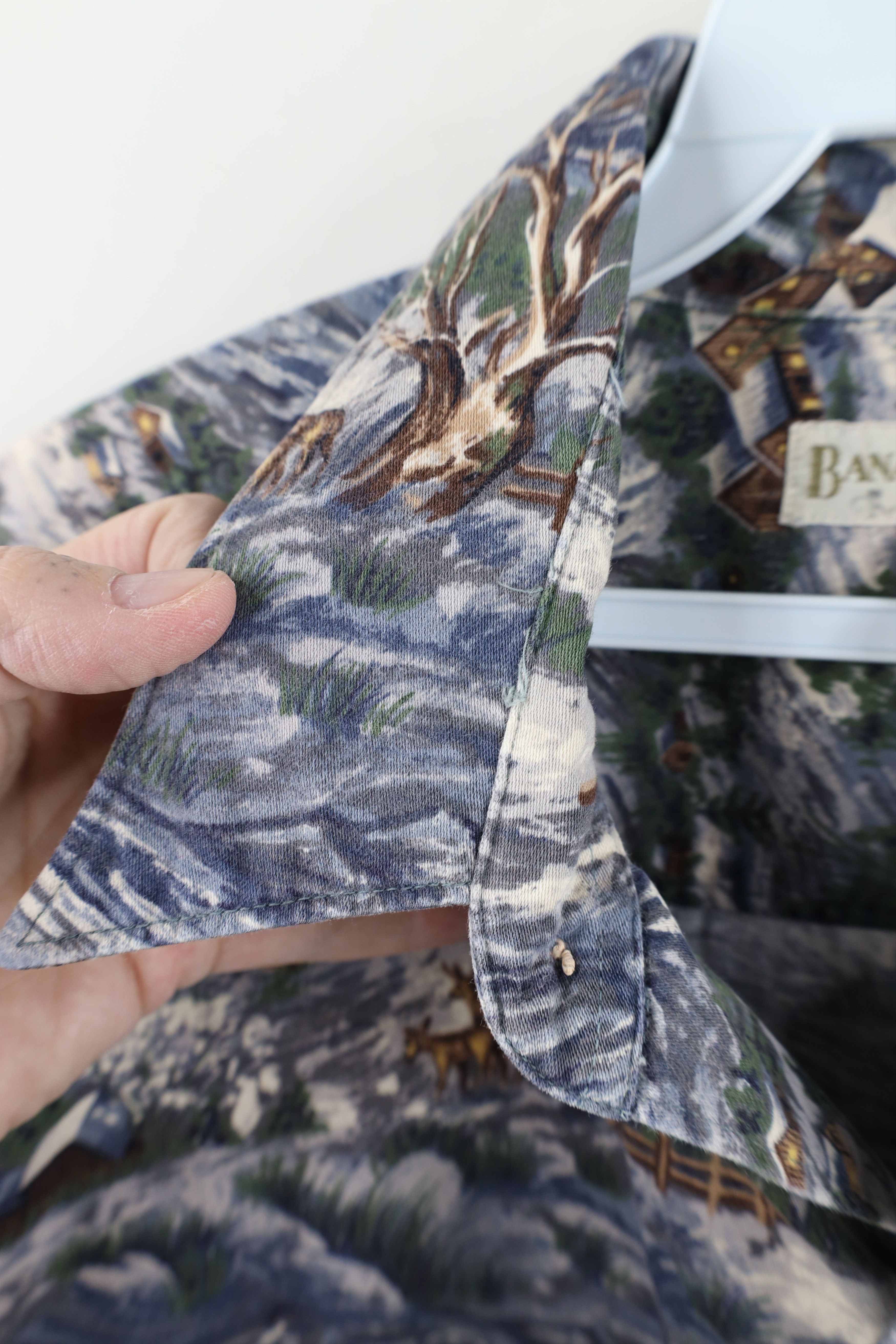Banana Republic Vintage 90s Banana Republic Christmas Town All Over Shirt Size US M / EU 48-50 / 2 - 9 Thumbnail