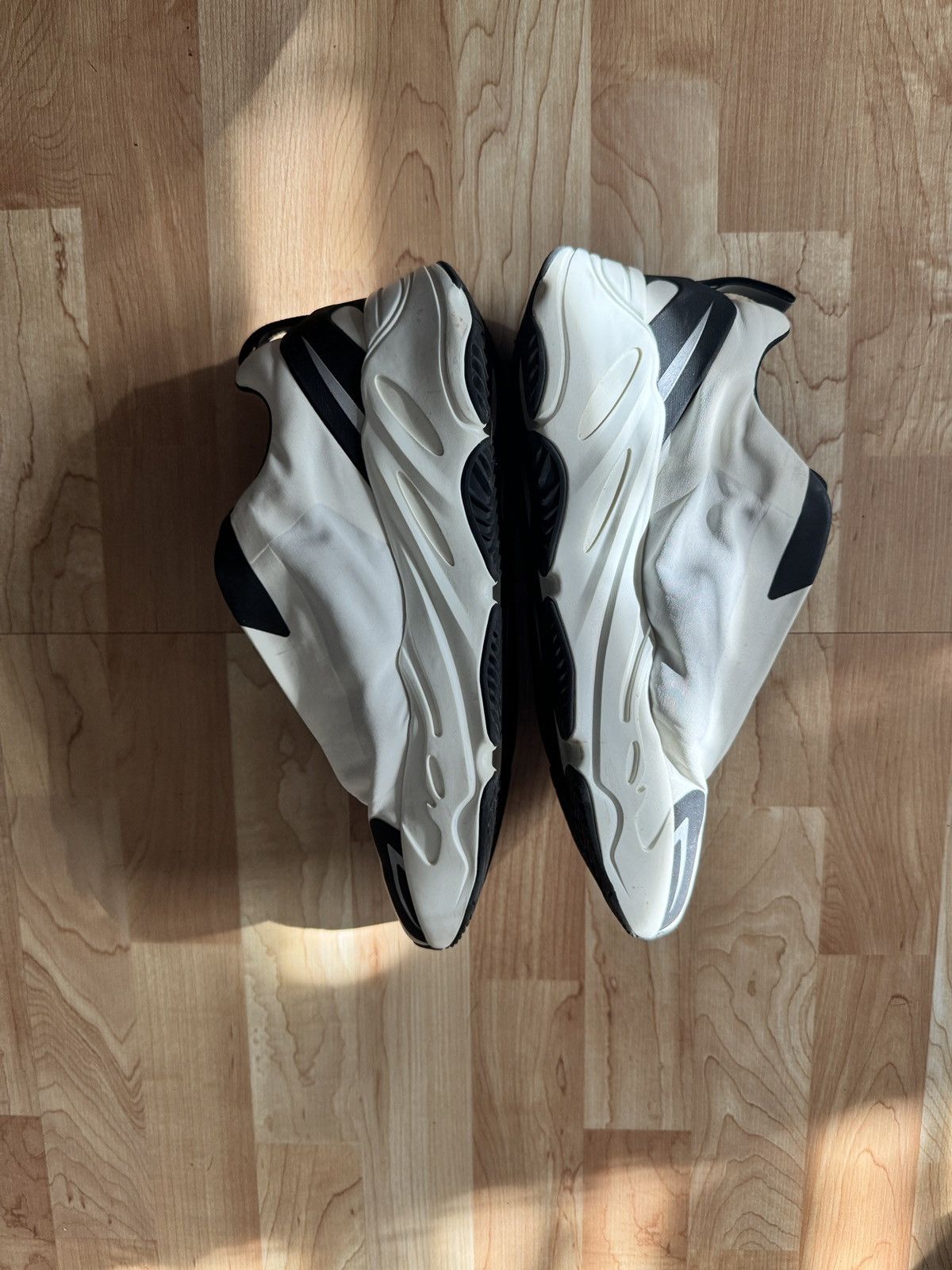 Kanye West × Yeezy Yeezy Boost 700 MNVN Laceless 'Analog' Size US 11.5 / EU 44-45 - 2 Thumbnail