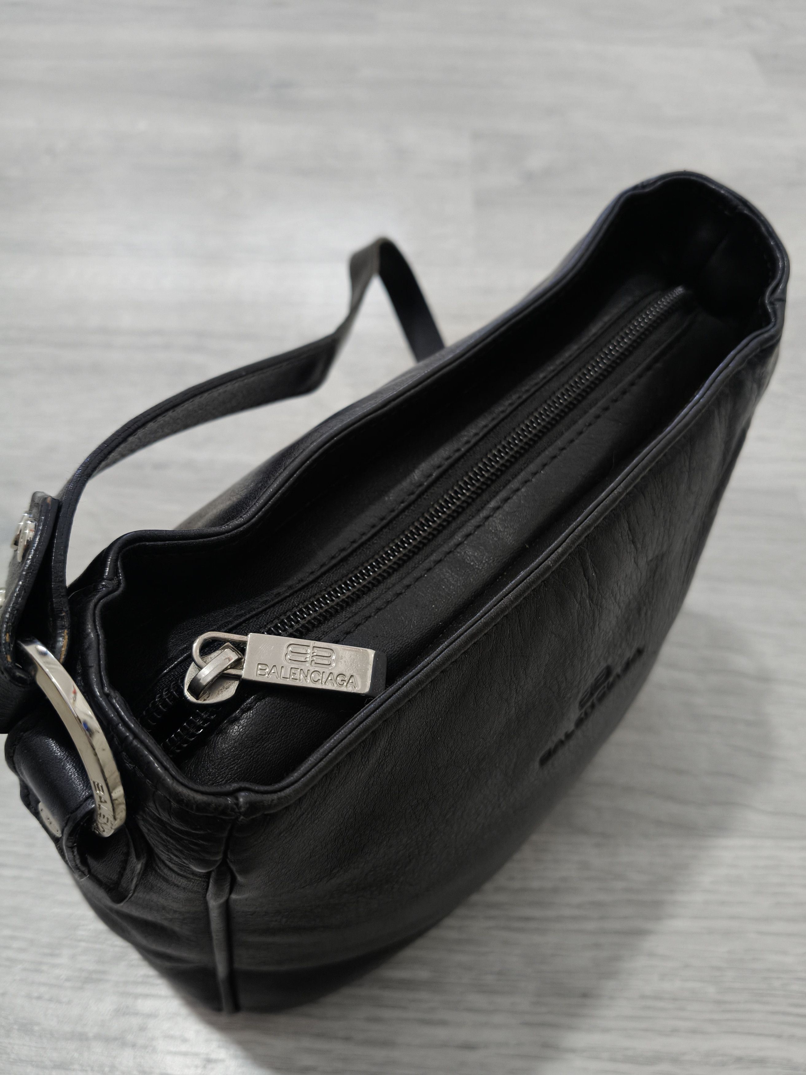 Balenciaga Vintage Balenciaga Black Leather Luxury Y2K Shoulder Bag Size ONE SIZE - 4 Thumbnail