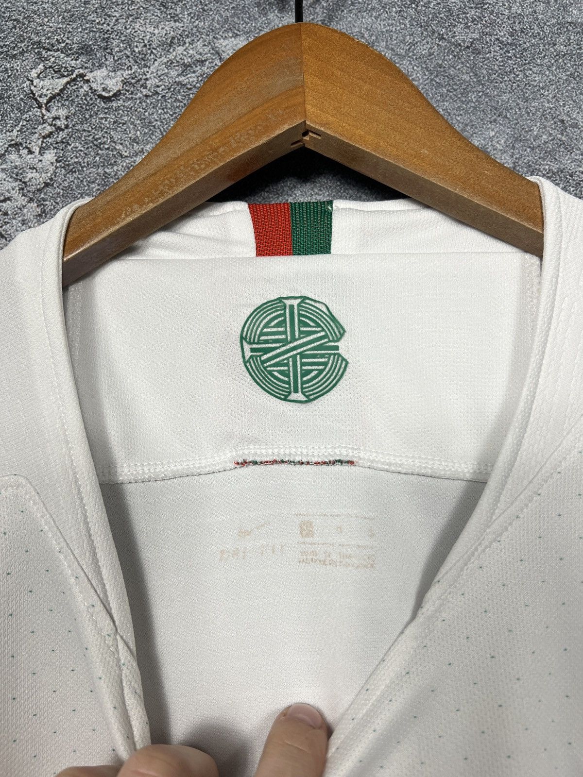 Nike Vintage Nike Portugal 2018 Away Jersey T-shirt Size L Size US L / EU 52-54 / 3 - 7 Thumbnail