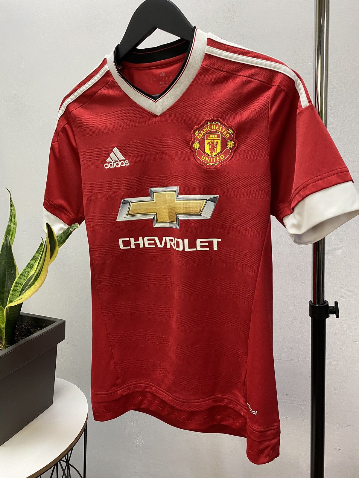 Adidas × Vintage Manchester United 2015/2016 Home Soccer Jersey Football Size US S / EU 44-46 / 1 - 2 Thumbnail