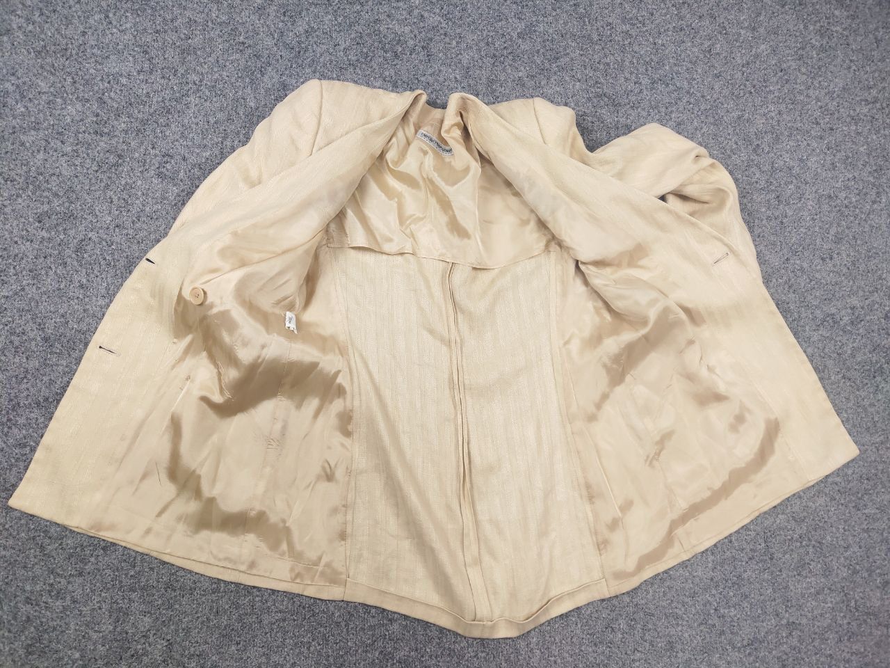 Emporio Armani Vintage Emporio Armani Linen Beige and V-neck Blazed Jacket Size M / US 6-8 / IT 42-44 - 13 Thumbnail