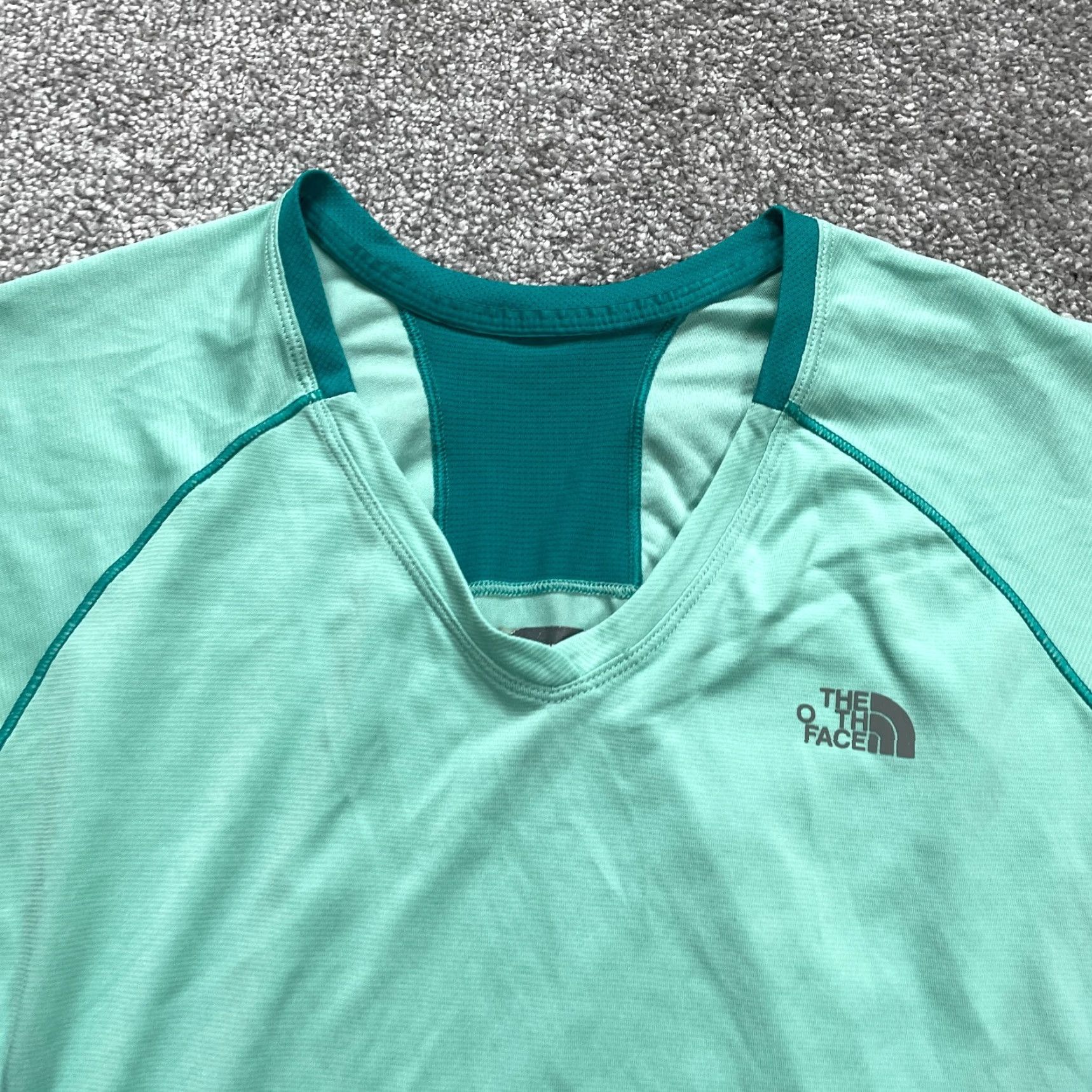 The North Face The North Face Flash Dry Active Top Short Sleeve V-Neck Medium Green Womens Size M / US 6-8 / IT 42-44 - 3 Thumbnail