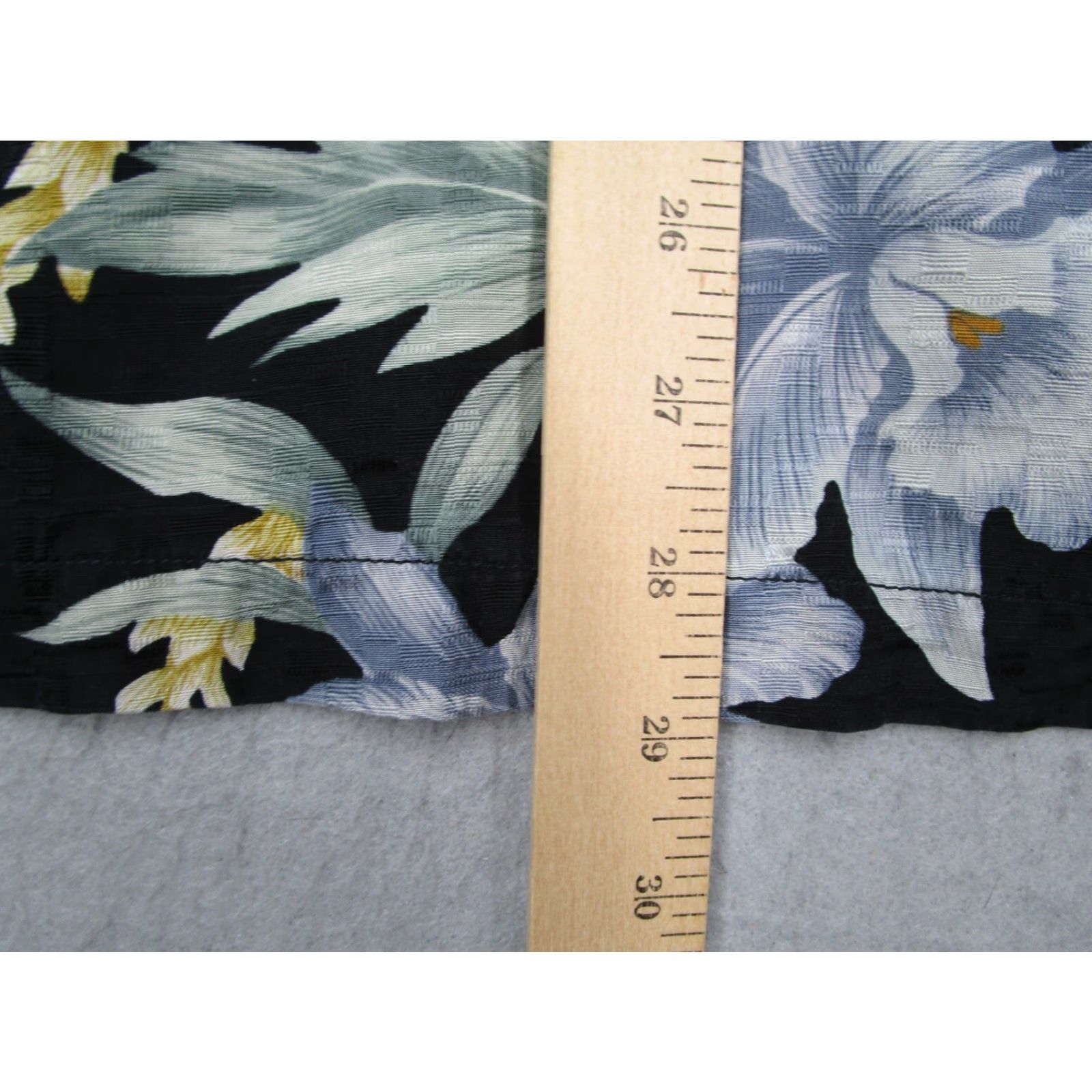 Tommy Bahama VINTAGE Tommy Bahama Shirt Mens M Black Silk Hibiscus Hawaiian Button-Up Short Sleeve Size US M / EU 48-50 / 2 - 7 Thumbnail