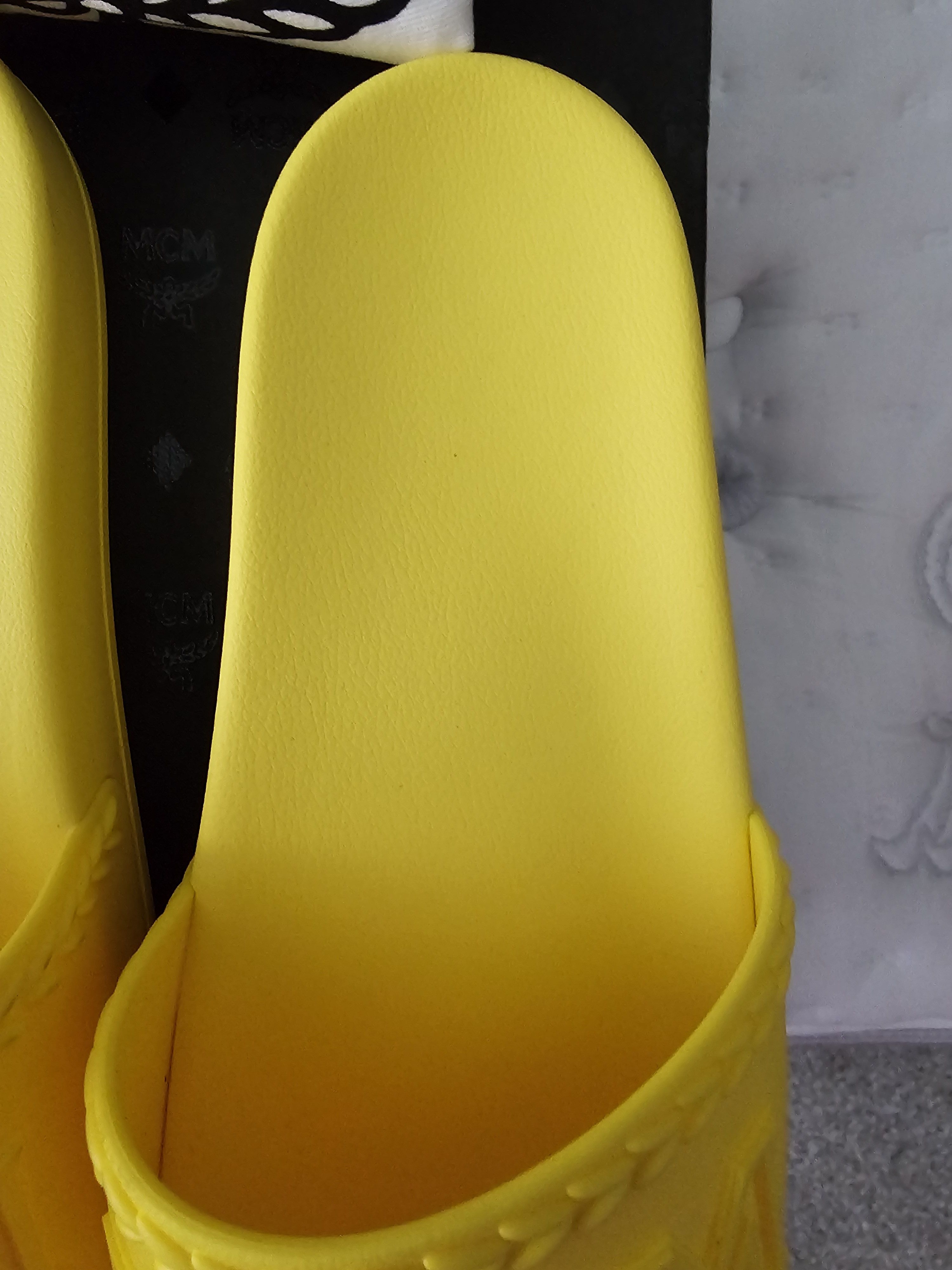 MCM MCM yellow slides Size US 7.5 / IT 37.5 - 7 Thumbnail