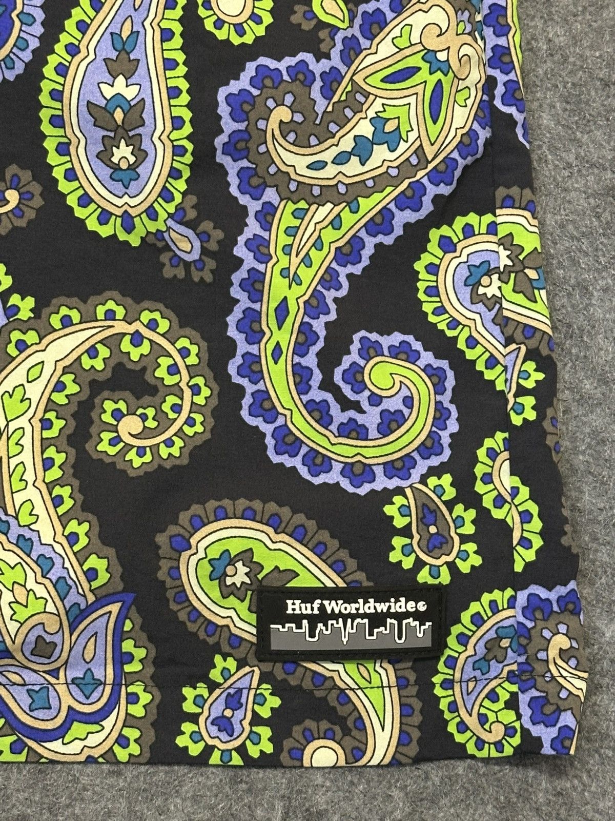 Huf HUF Paisley Easy shorts featuring a green and blue. Size US 34 / EU 50 - 5 Thumbnail