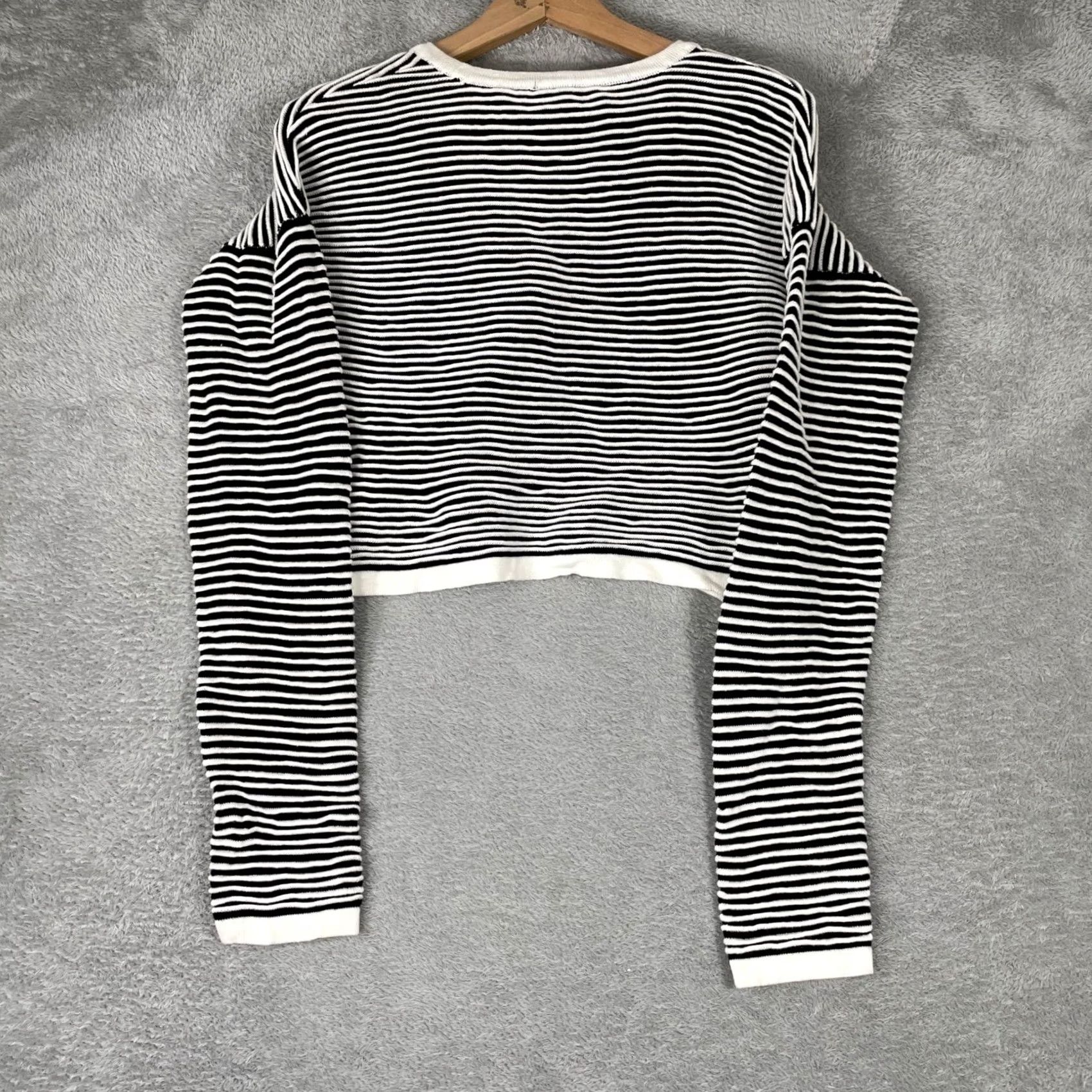 Vintage Romeo + Juliet Couture Womens Large Black Striped Cropped Cotton Knit Sweater Size L / US 10 / IT 46 - 2 Thumbnail