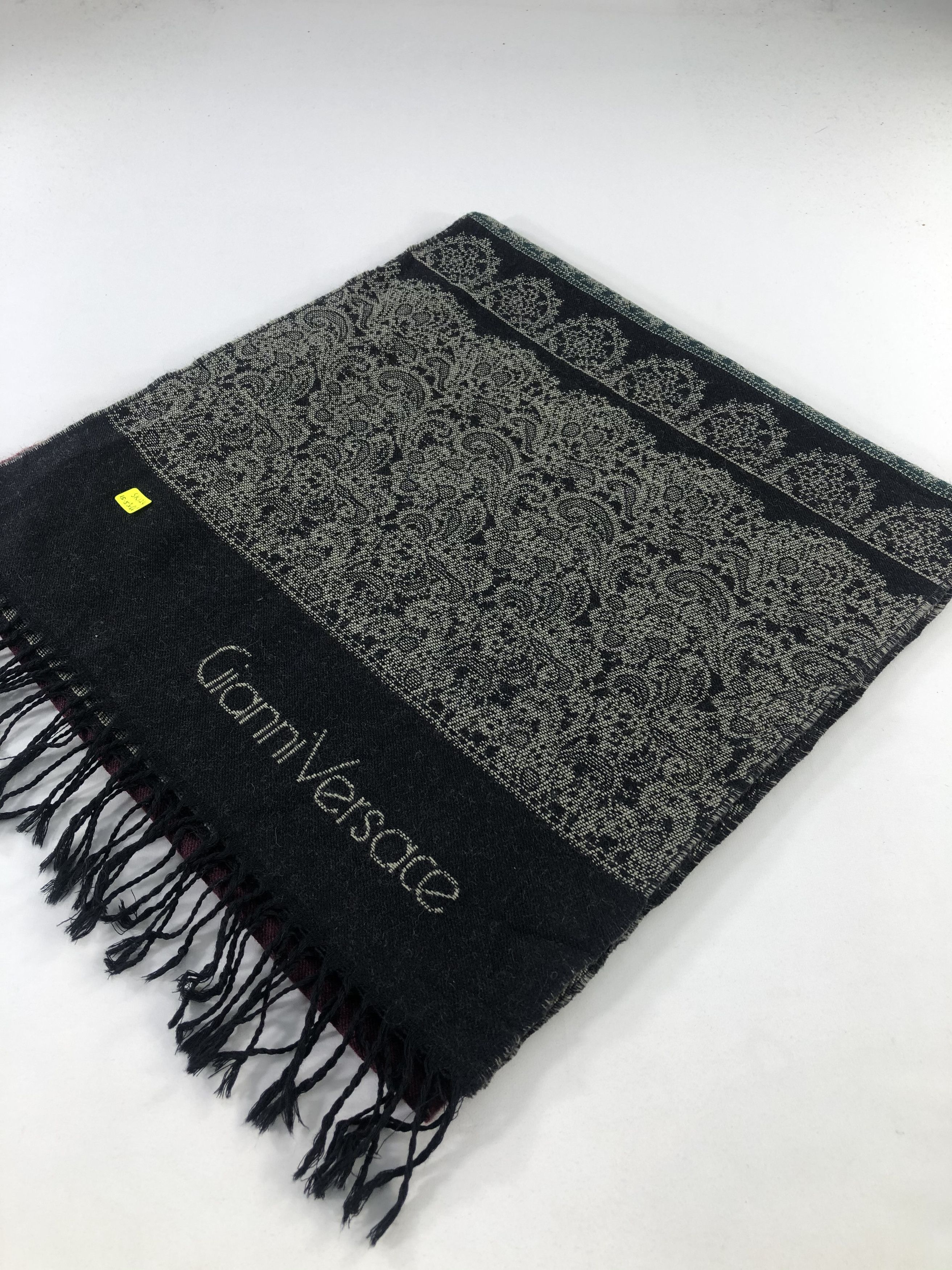 Versace Gianni Versace Scarf / Muffler / Neckwear Size ONE SIZE - 4 Thumbnail