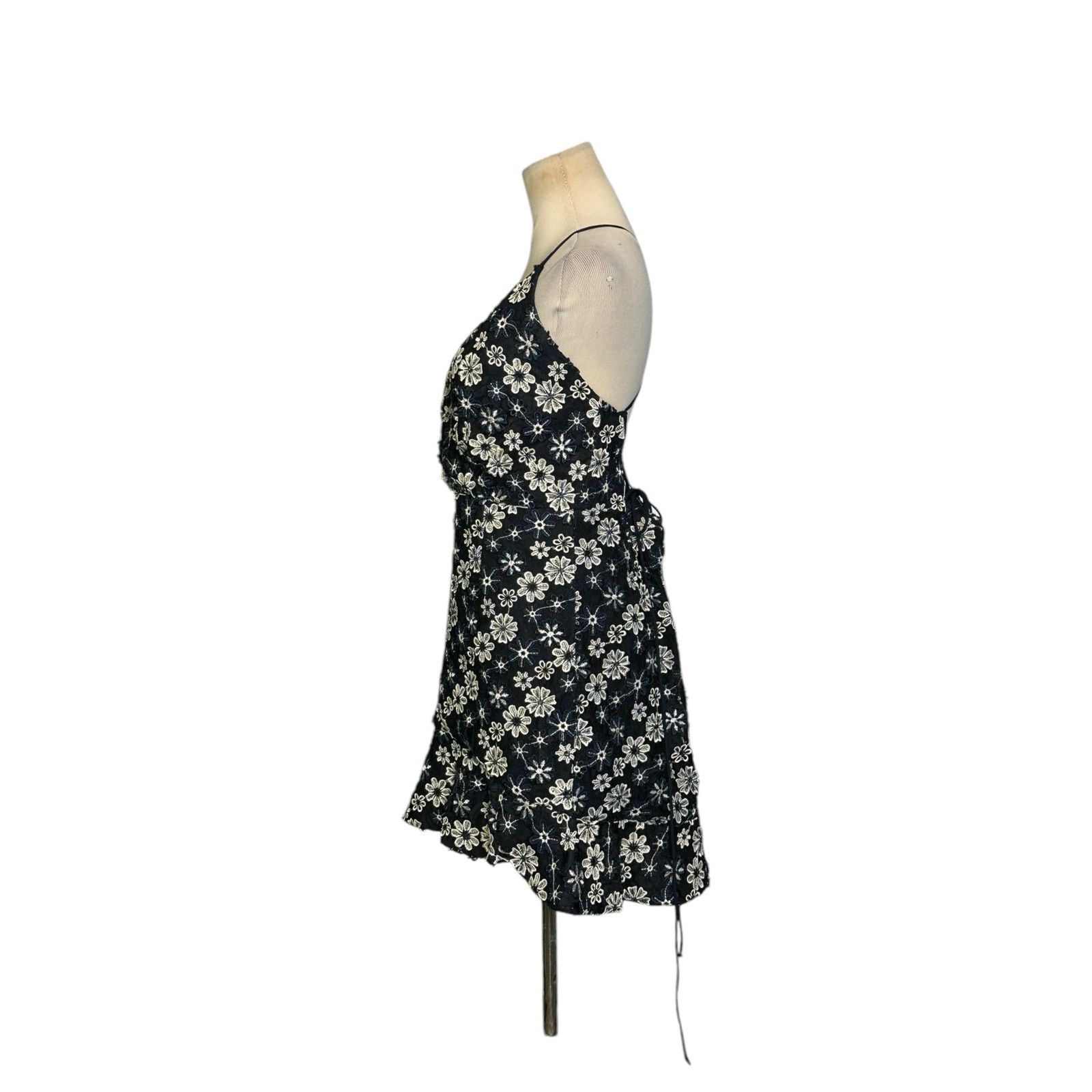 REVOLVE NBD Marilyn blue white floral embroidered mini dress size M Size M / US 6-8 / IT 42-44 - 7 Thumbnail