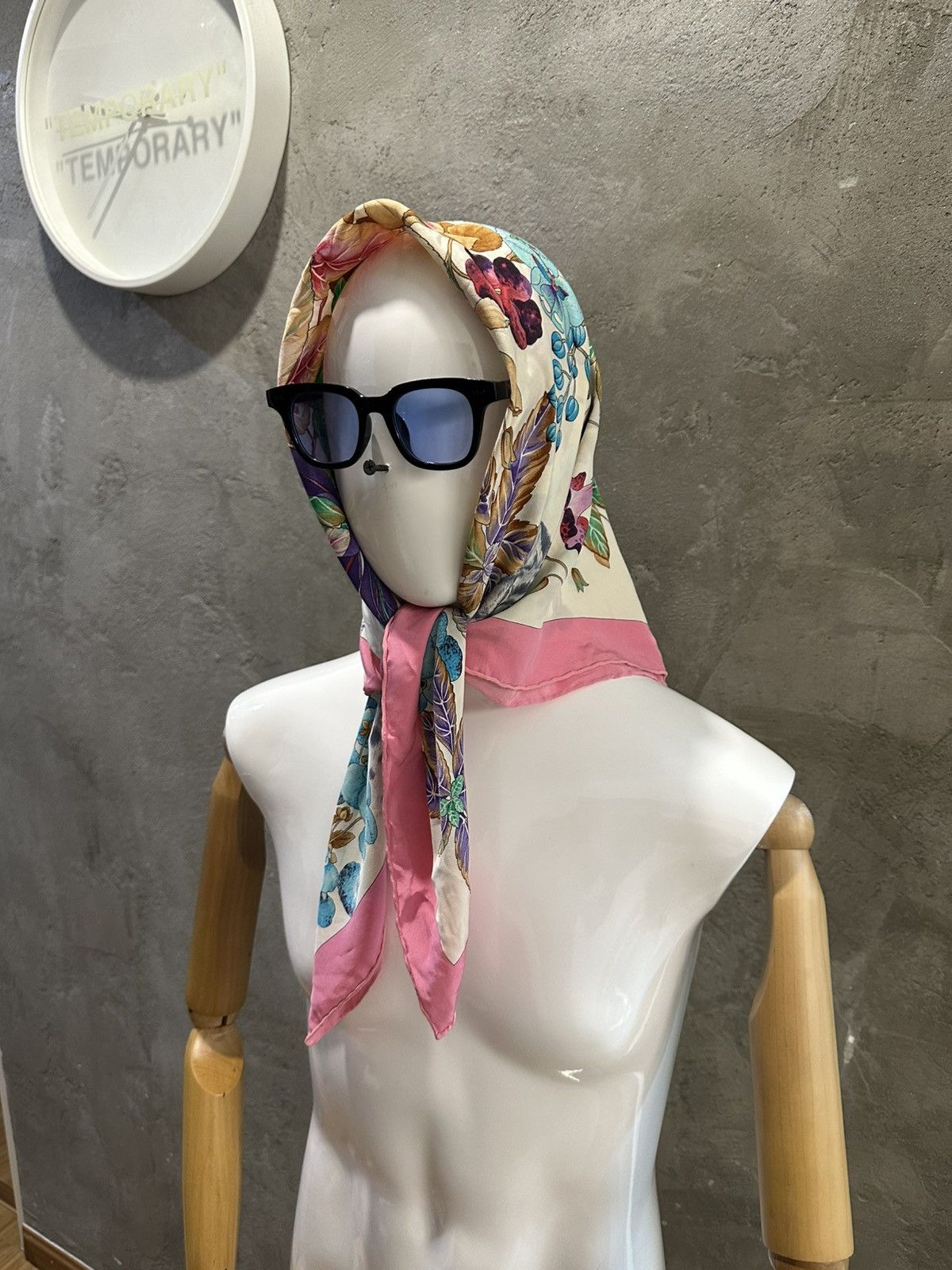 Dior 1980 - Christian Dior Floral Print Shawl Scarves (33x33) Size ONE SIZE - 17 Thumbnail