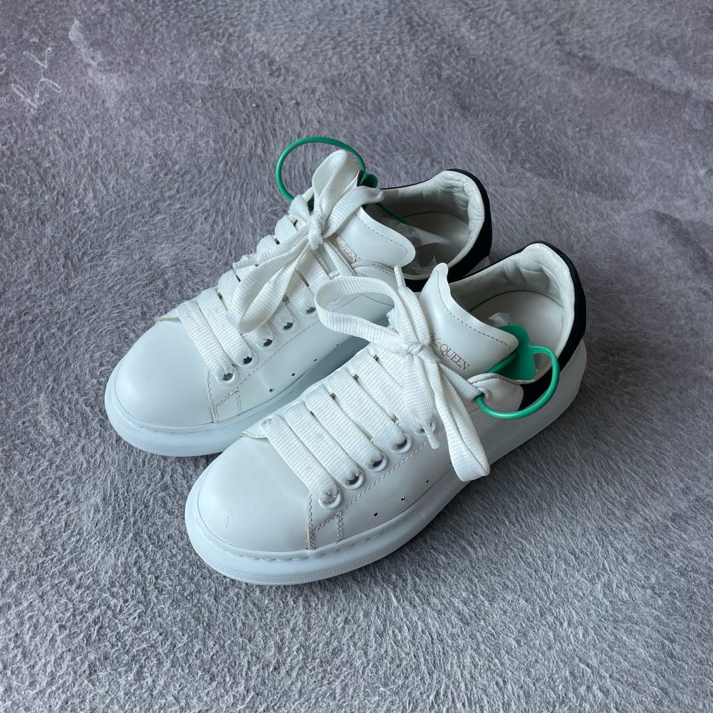 Alexander McQueen Alexander McQueen White Lowtop Sneakers 35 Women Size US 5 / IT 35 - 1 Thumbnail