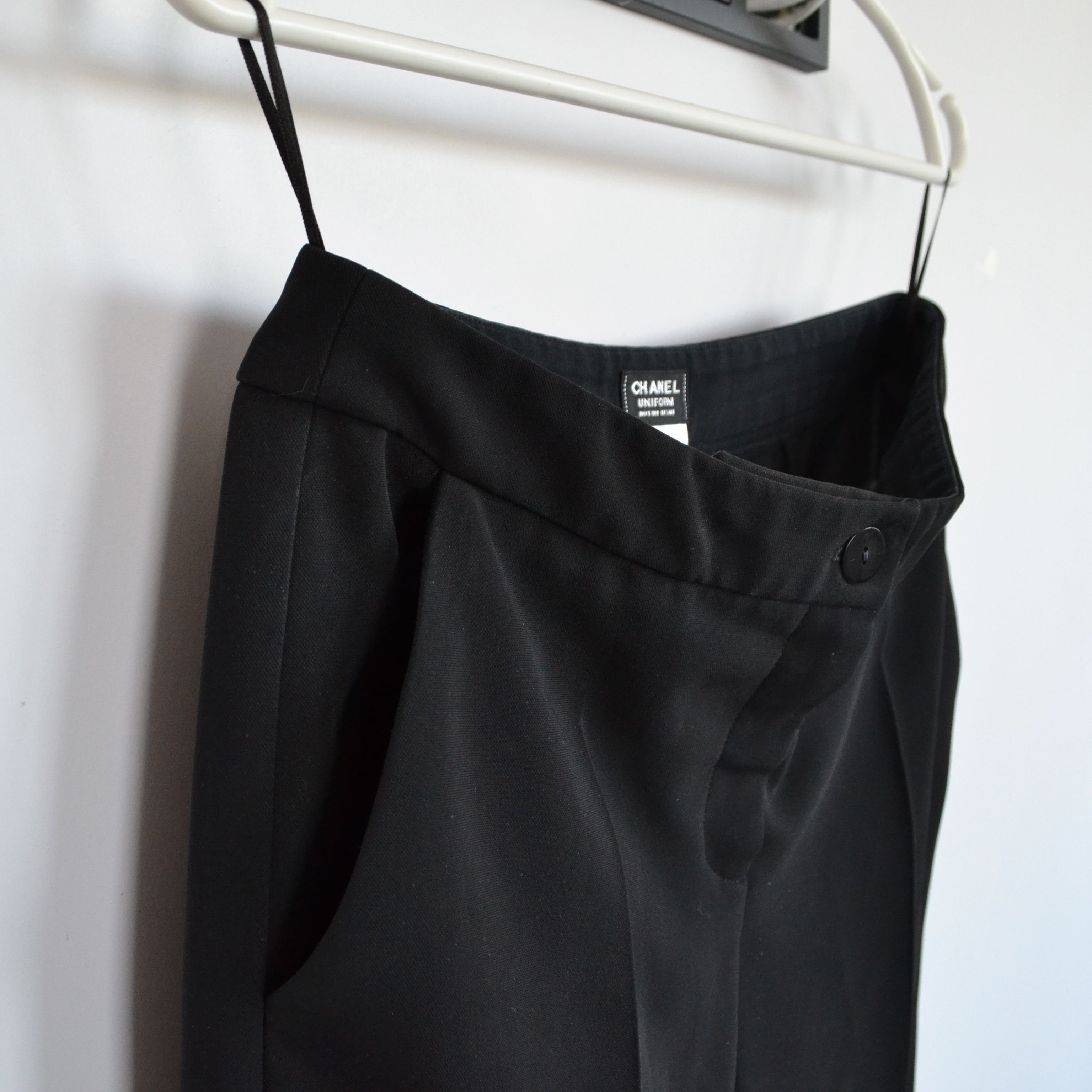 Chanel CHANEL Pants Black Trousers Vintage Logo Button Skinny Size 26" / US 2 / IT 38 - 2 Thumbnail