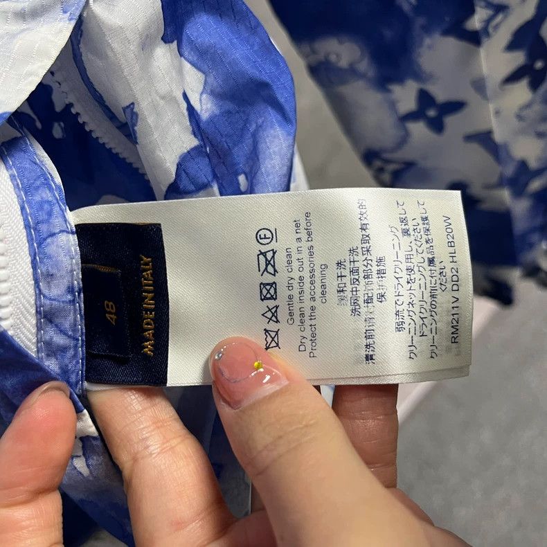 Louis Vuitton LOUIS VUITTON Blue ink logo printed hooded windproof jacket Size US M / EU 48-50 / 2 - 3 Thumbnail