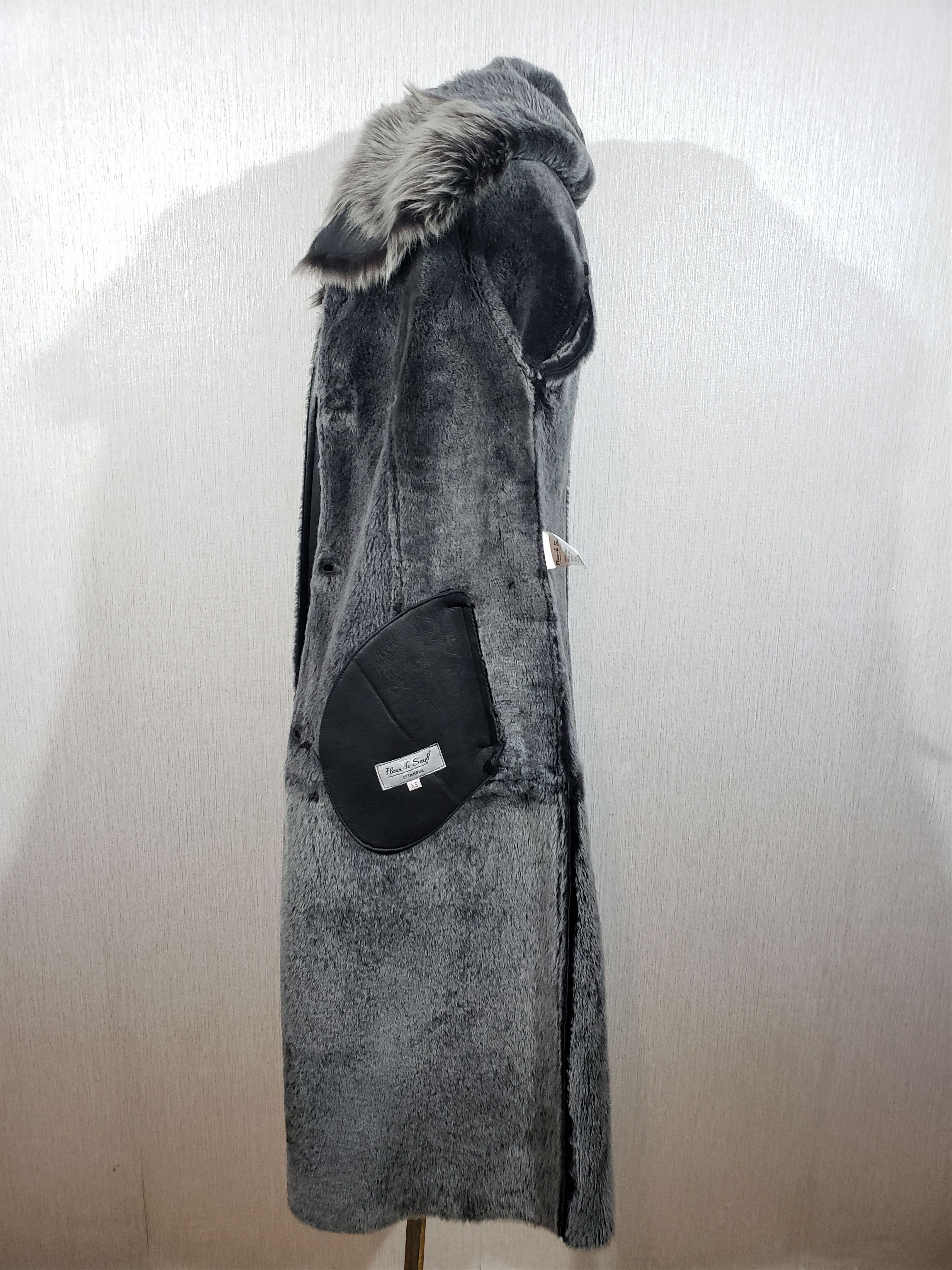 Other Stylish black sheepskin coat with a luxurious warm hood. Size M / US 6-8 / IT 42-44 - 8 Thumbnail