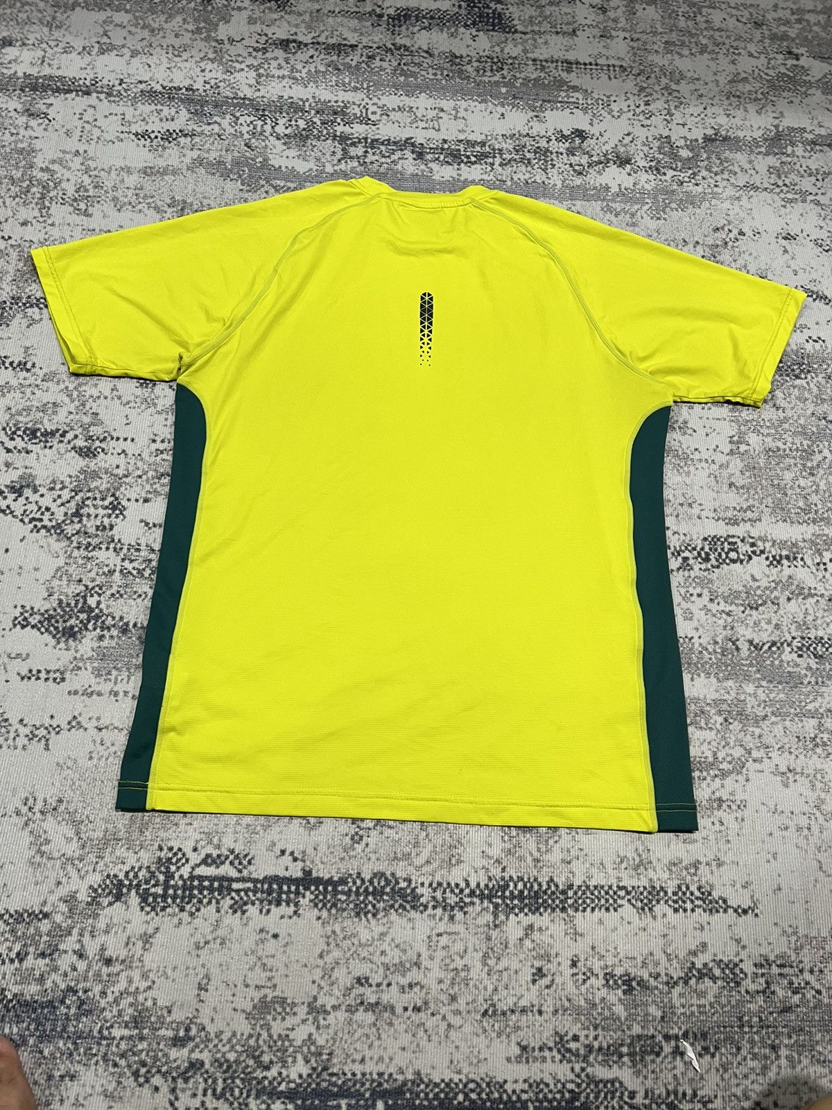 Vintage Oakley Yellow Sport T-Shirt Size US XL / EU 56 / 4 - 13 Thumbnail