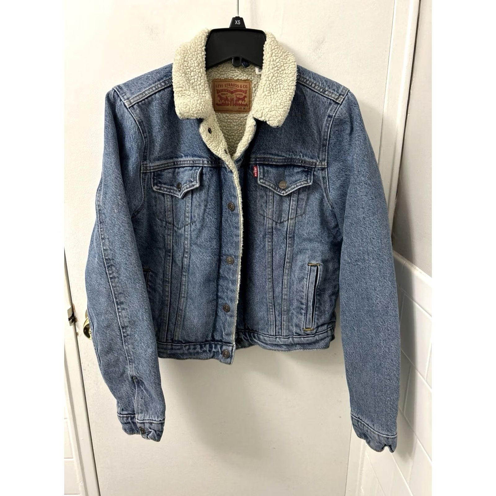 Levi's Levi's Trucker Jacket Womens Medium Blue Sherpa Lined Denim Pockets Button Front 90s Classic Fashion Winter Fall Spring Jacket Size M / US 6-8 / IT 42-44 - 2 Thumbnail