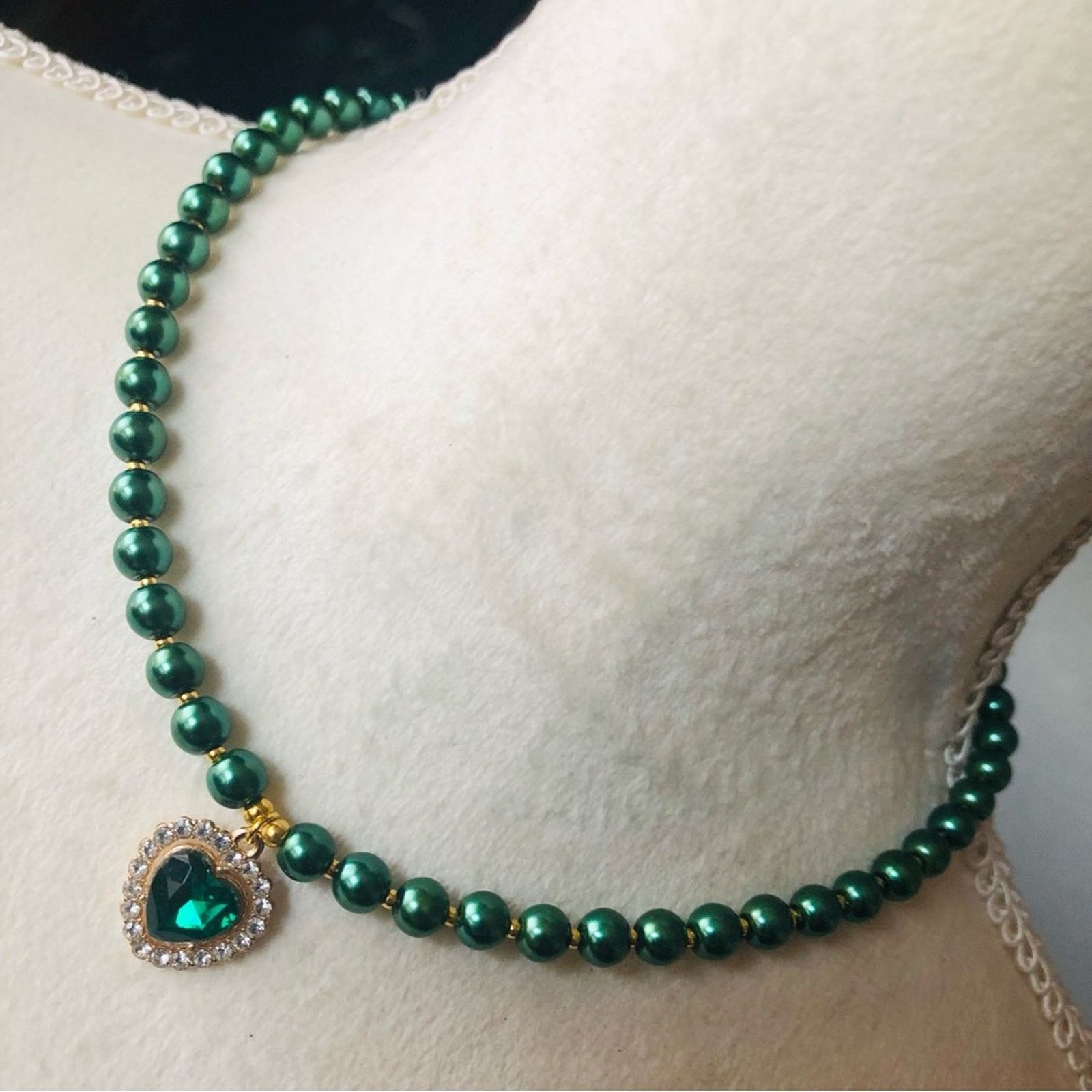 Handmade Handcrafted repurpose heart emerald stone Pearl necklace Size ONE SIZE - 1 Thumbnail