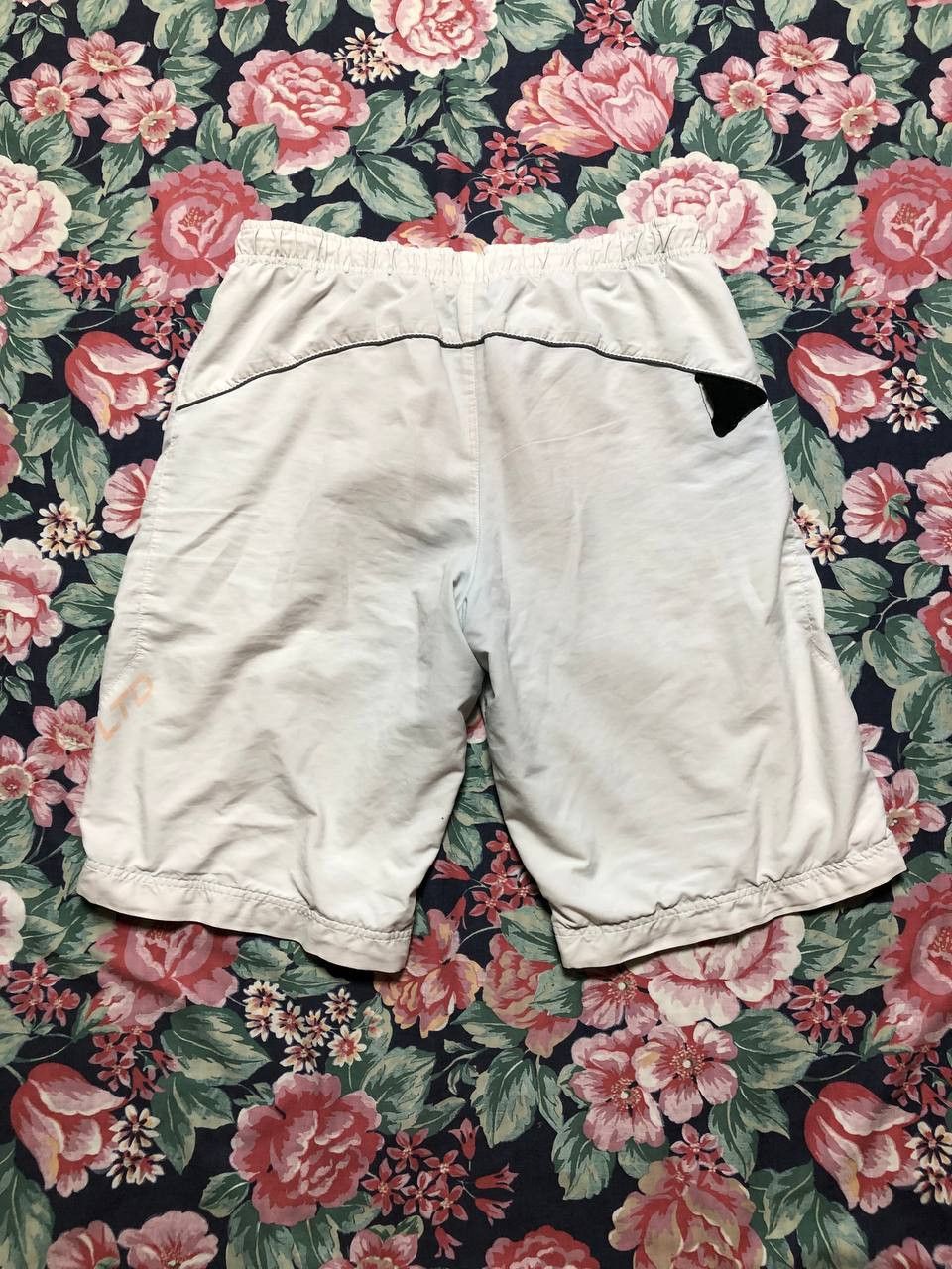 Nike Vintage Nike Swoosh Drill Nylon Shorts streetwear Size US 34 / EU 50 - 17 Thumbnail