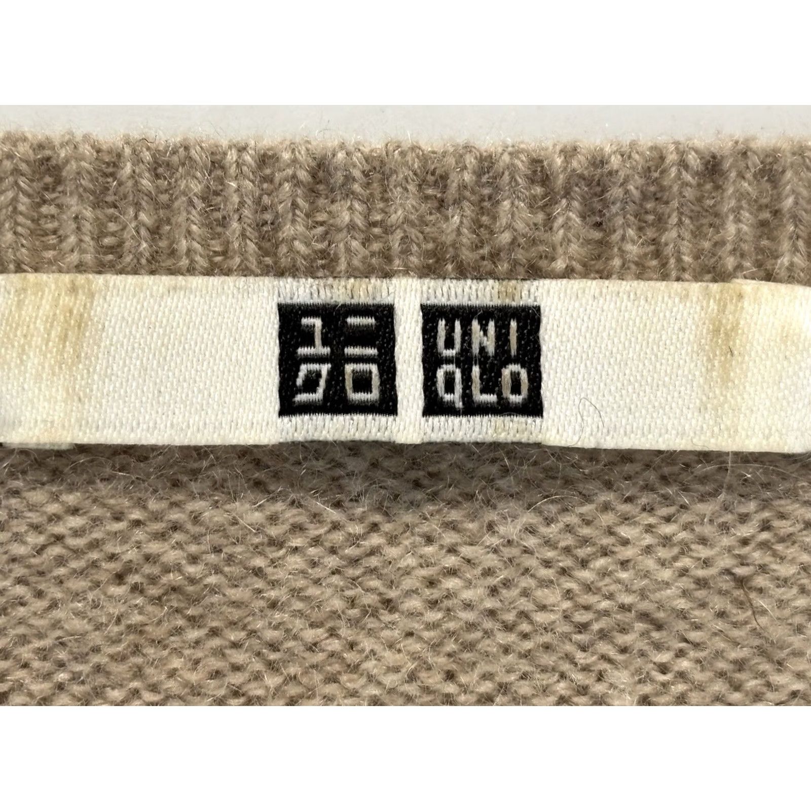 Uniqlo Uniqlo Sweater Women's Large Beige V-Neck Cashmere Crewneck? Size L / US 10 / IT 46 - 4 Thumbnail