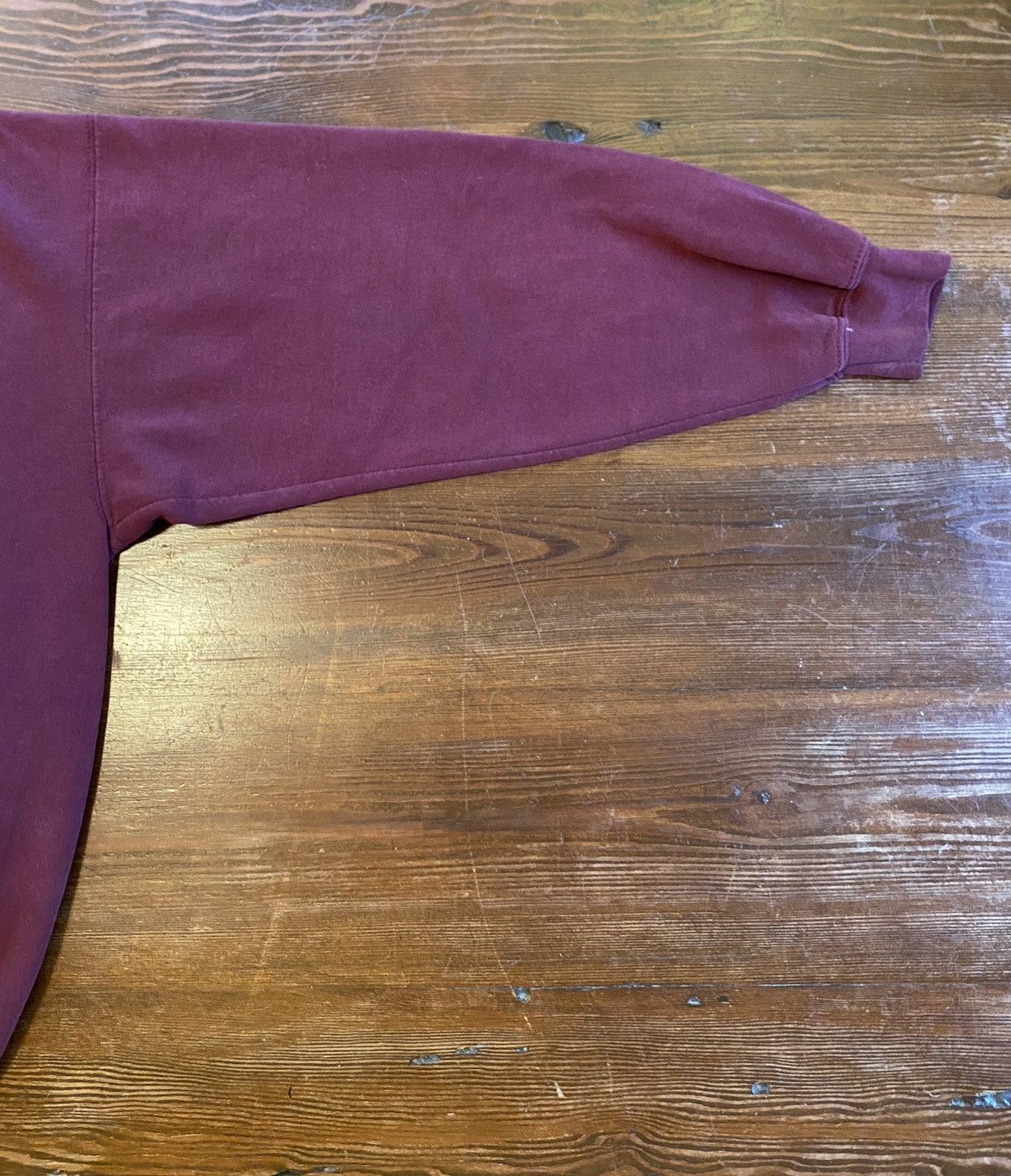 Gildan × Vintage Vintage 90’s Howling Wolf Maroon Crewneck Sweatshirt Size US XL / EU 56 / 4 - 11 Thumbnail
