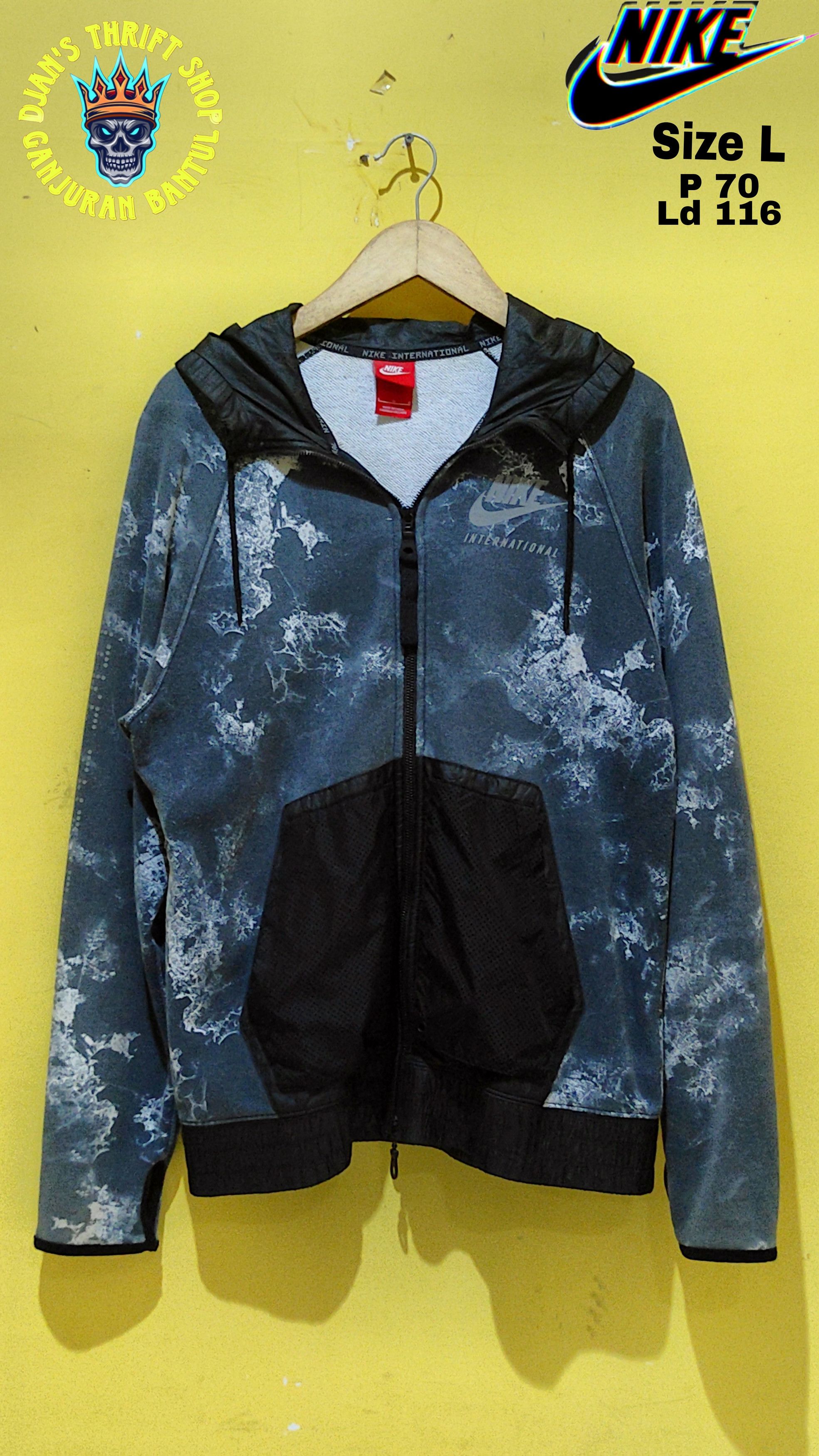 Nike Nike International Blue Cloud Jacket Size US L / EU 52-54 / 3 - 1 Thumbnail
