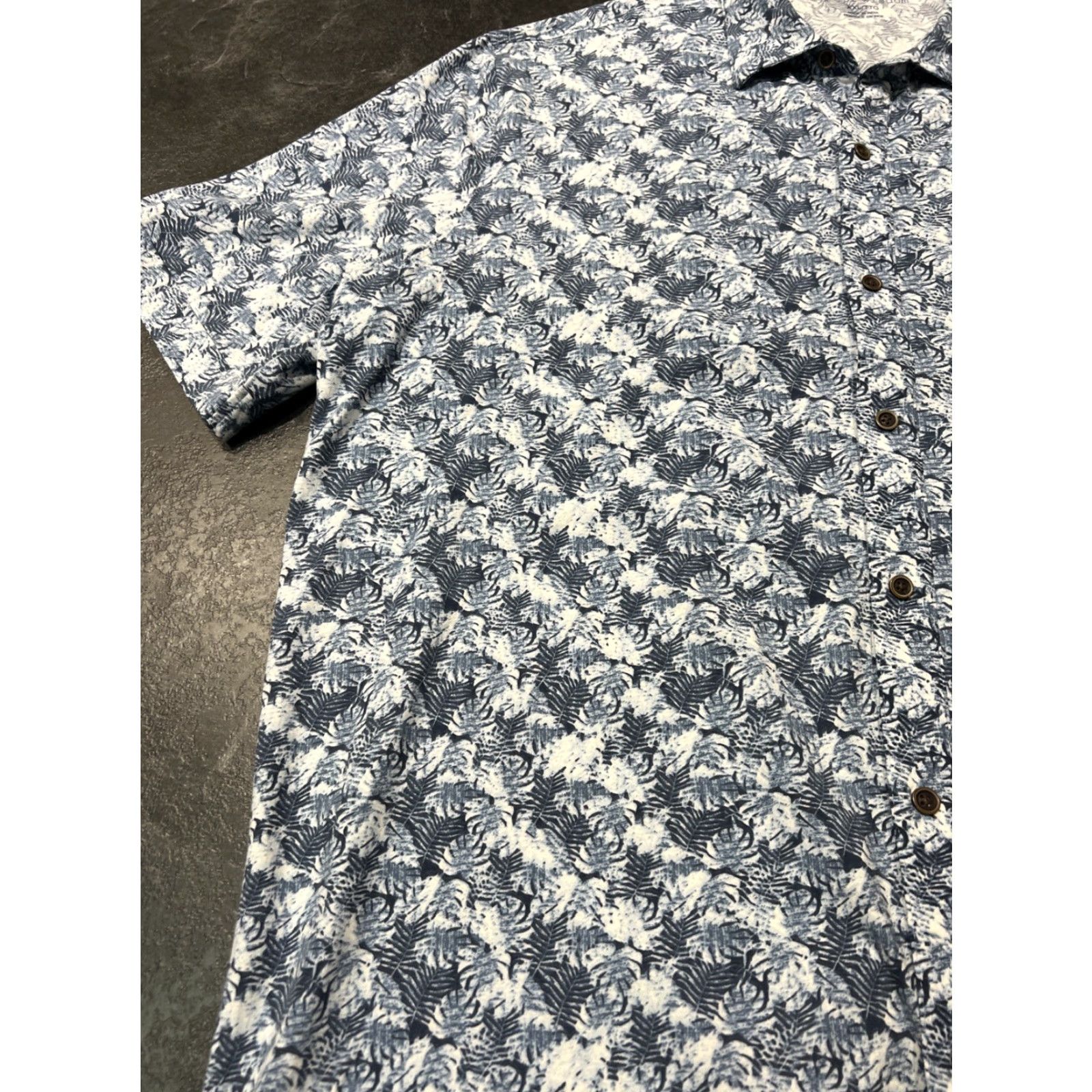 Vintage Age of Wisdom Shirt Mens 2XL Blue Floral Short Sleeve Cotton Button-Up Shirt Size US XXL / EU 58 / 5 - 6 Thumbnail