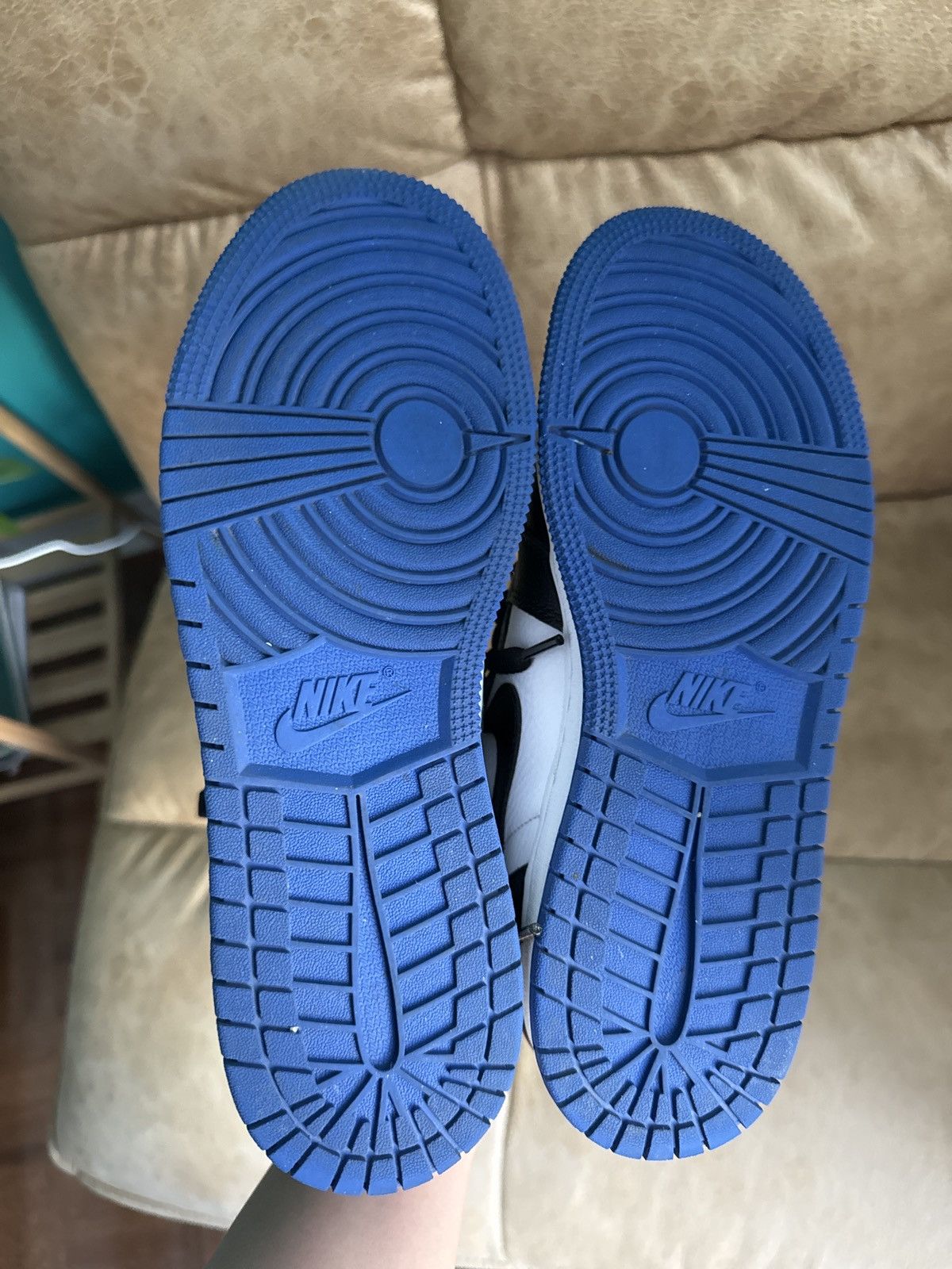 Jordan Brand Air Jordan 1 Royal Toe GS Size US 6 / EU 39 - 5 Thumbnail