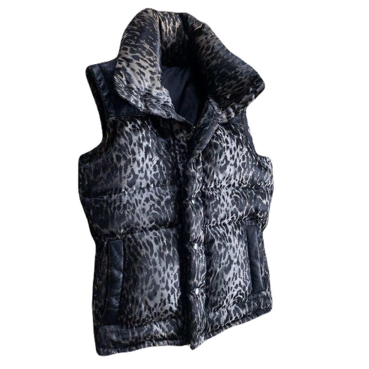 If Six Was Nine 2000s NO.ID Japanese archive Leopard Puffer Leather Vest Size US S / EU 44-46 / 1 - 3 Thumbnail