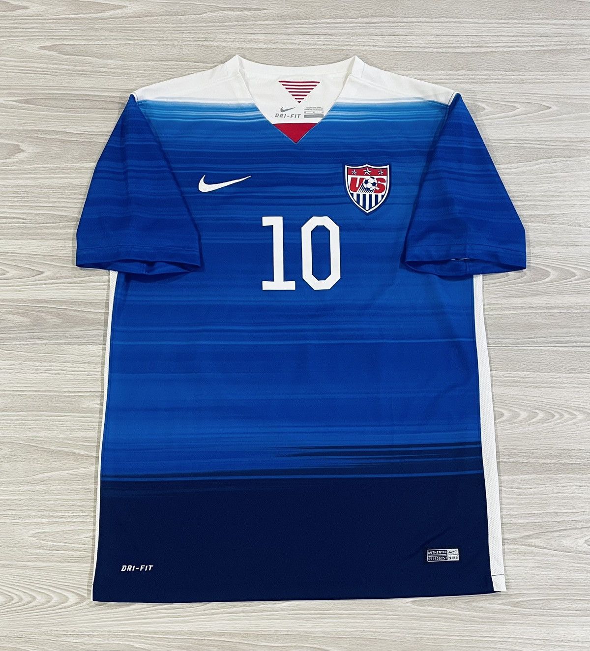 Nike Nike 2015/16 USA Diskerud #10 National Jersey Men’s Medium Size US M / EU 48-50 / 2 - 4 Thumbnail