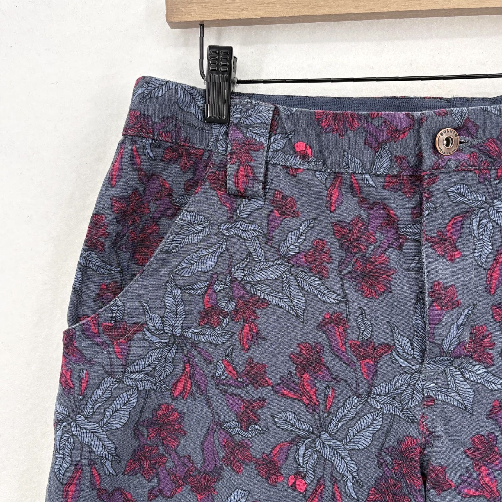 Duluth Trading Company Duluth Pedal Pusher Pants Womens 10 Gray Floral Stretch Size 32" / US 10 / IT 46 - 3 Thumbnail
