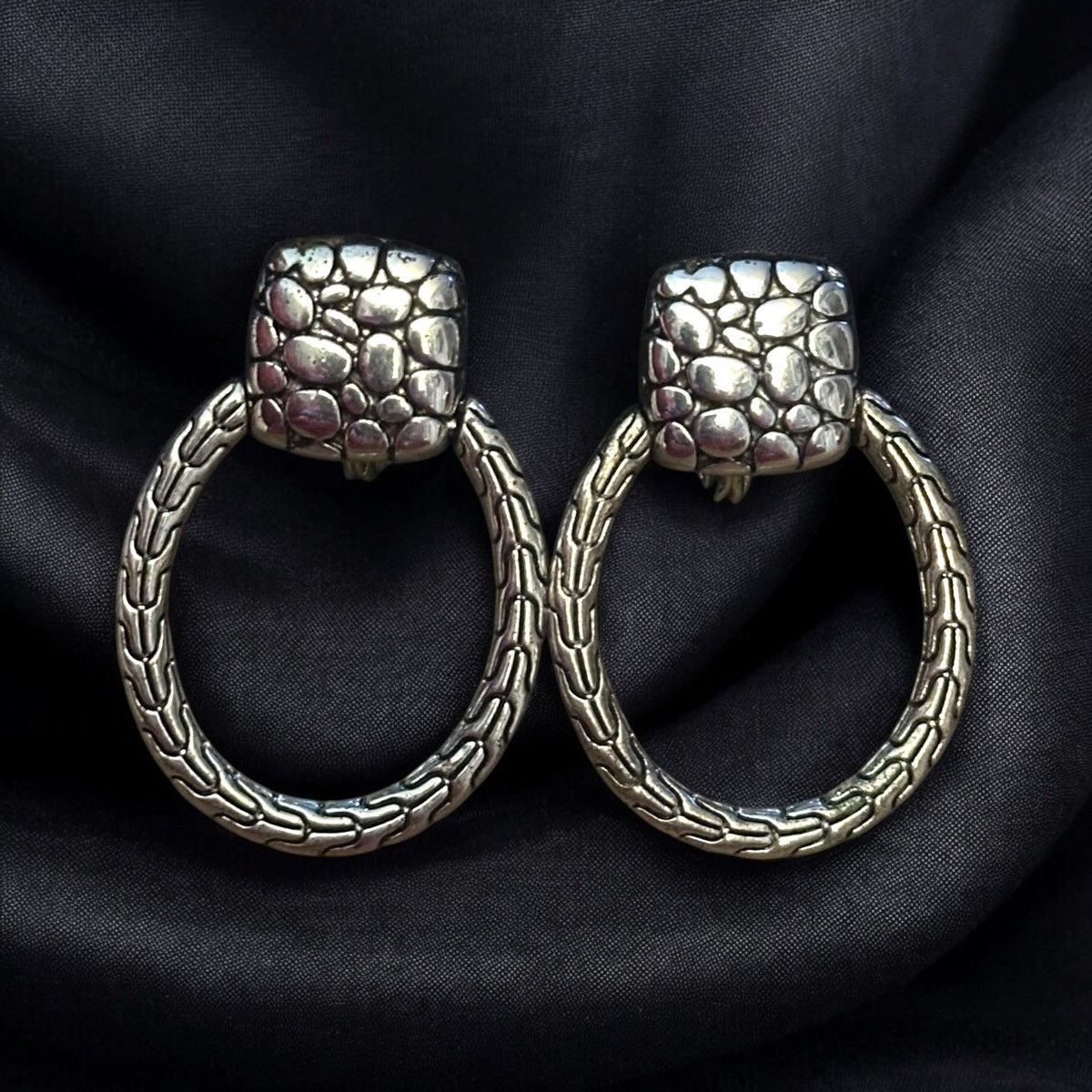 Vintage Vintage silver tone snake scale door knocker clip on earring Size ONE SIZE - 1 Thumbnail