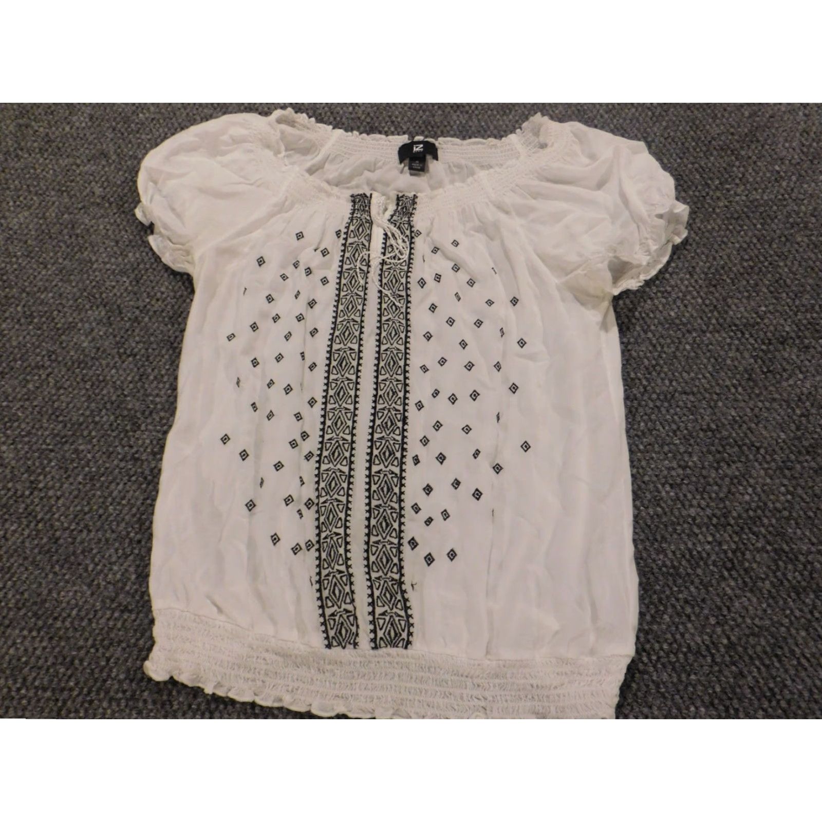 Vintage Iz Byer Blouse Shirt Womens Medium White Stretch Pullover Top Short Sleeve Crew Neck Casual Pattern Solid Button Size M / US 6-8 / IT 42-44 - 4 Thumbnail