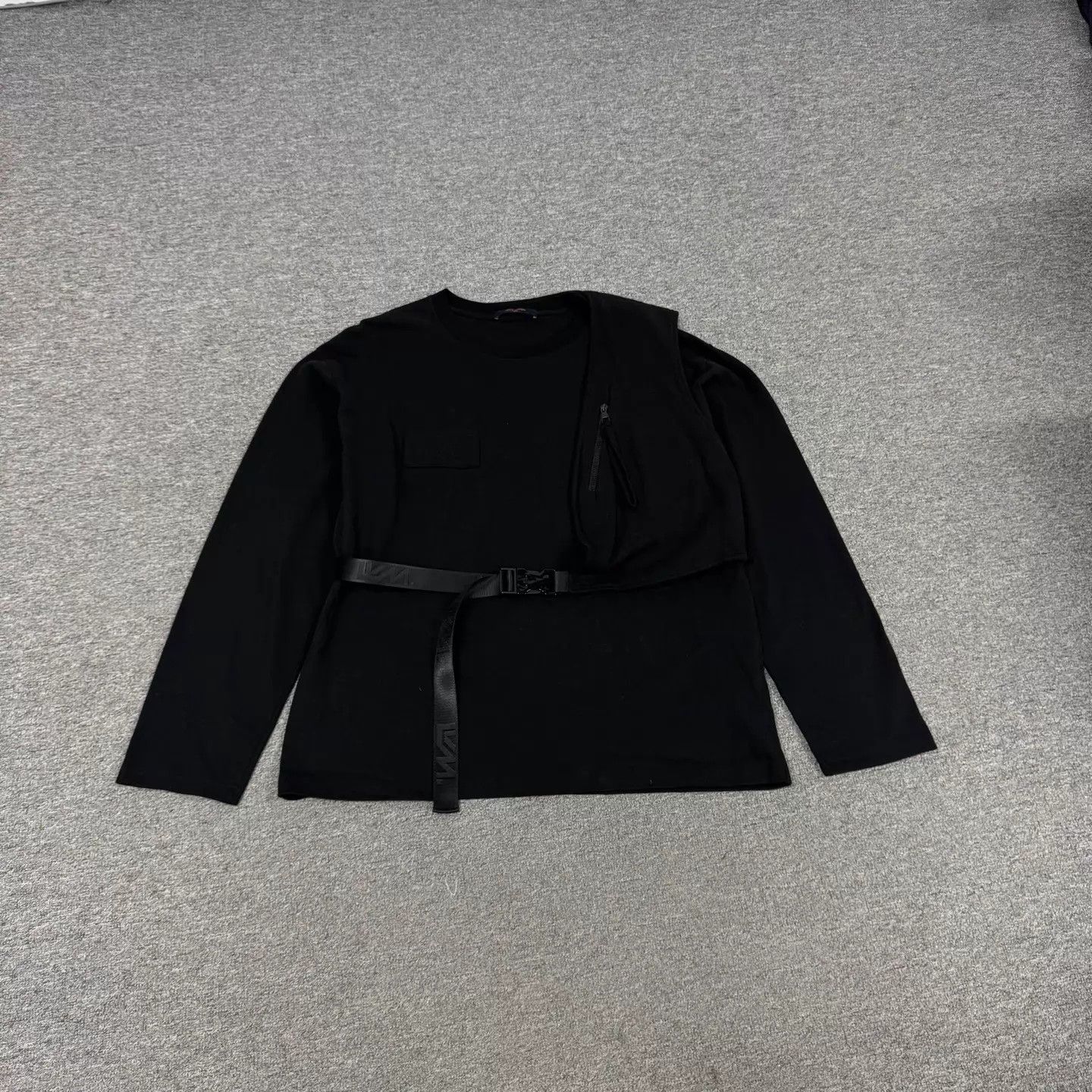 Louis Vuitton LV Black Asymmetric Layered Belted Pocket LS Tee XL Size US XL / EU 56 / 4 - 1 Thumbnail