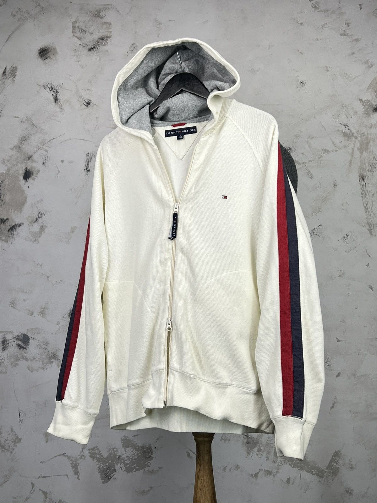 Tommy Hilfiger Vintage Tommy Hilfiger Zip Hoodie Jacket Size M - L Size US M / EU 48-50 / 2 - 1 Thumbnail