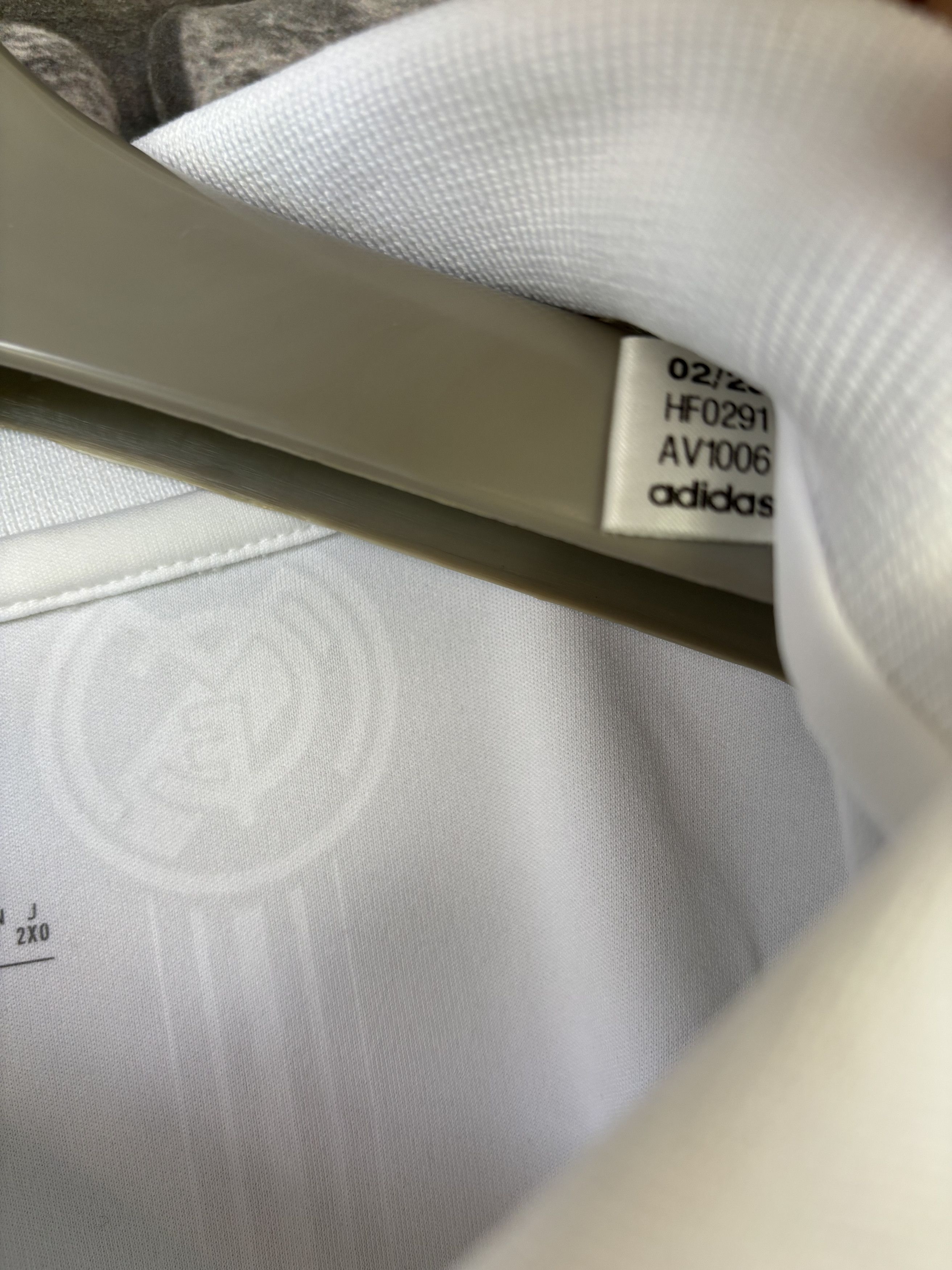 Adidas Real Madrid 2022/23 Home Kit - L Size US L / EU 52-54 / 3 - 6 Thumbnail