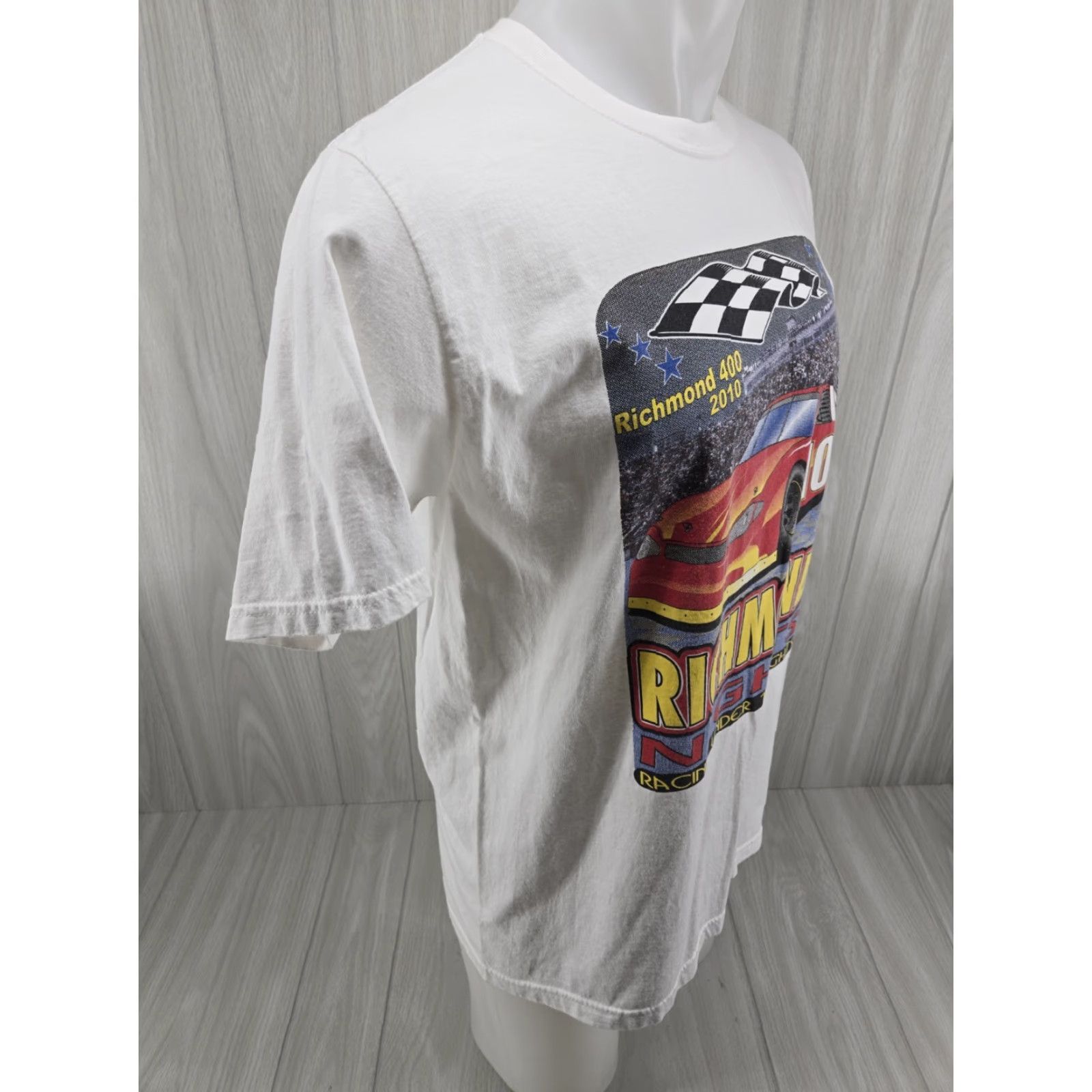 Nike VINTAGE Nike T-Shirt Men's Large Richmond Raceway 400 2010 White Cotton Blend Graphic Print Logo Short Sleeve Crew Neck All Seasons Men Size US L / EU 52-54 / 3 - 7 Thumbnail