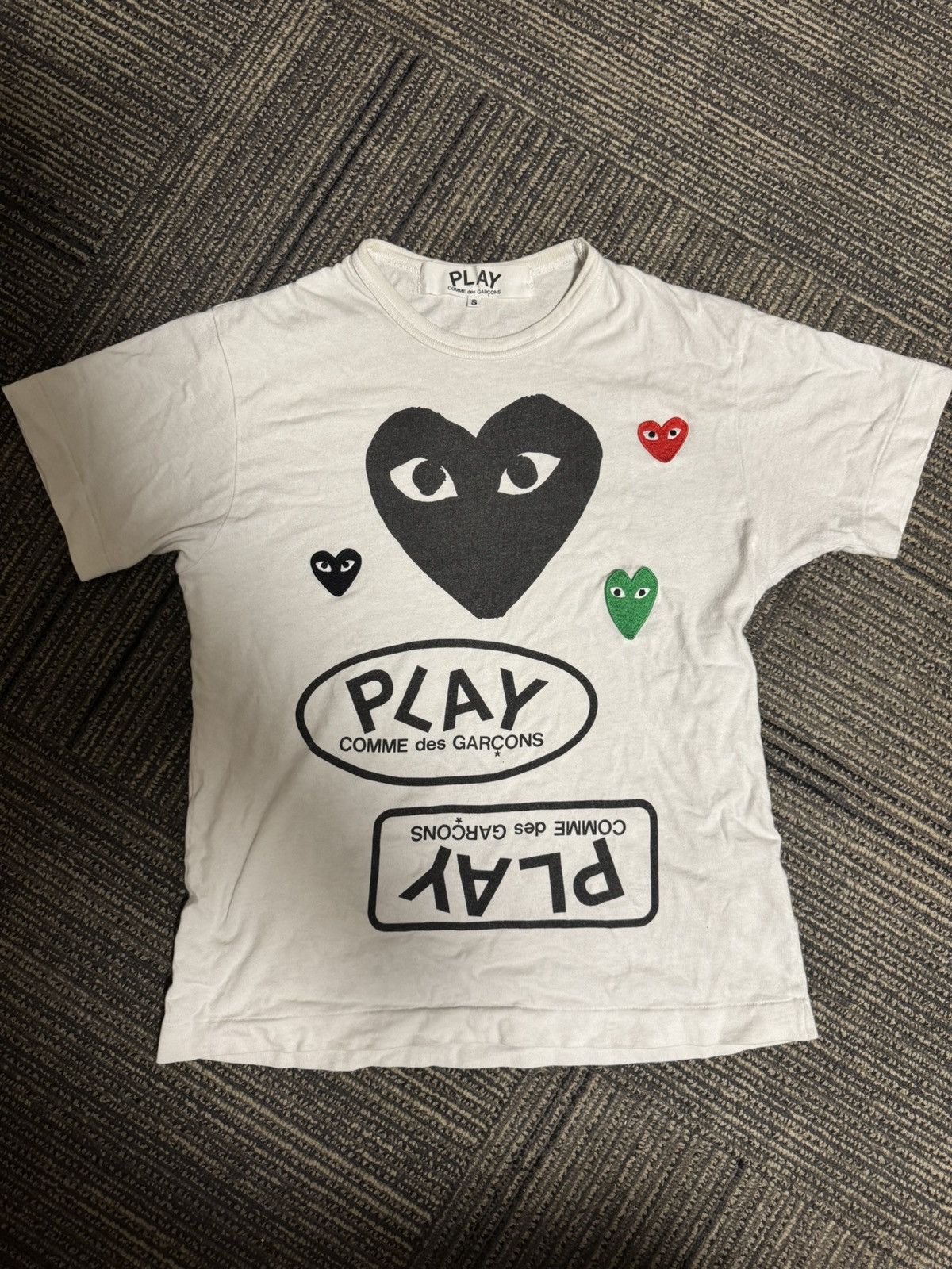 Comme des Garcons PLAY Comme Des Garcons Play 4 Hearts Tshirt Size US S / EU 44-46 / 1 - 1 Thumbnail