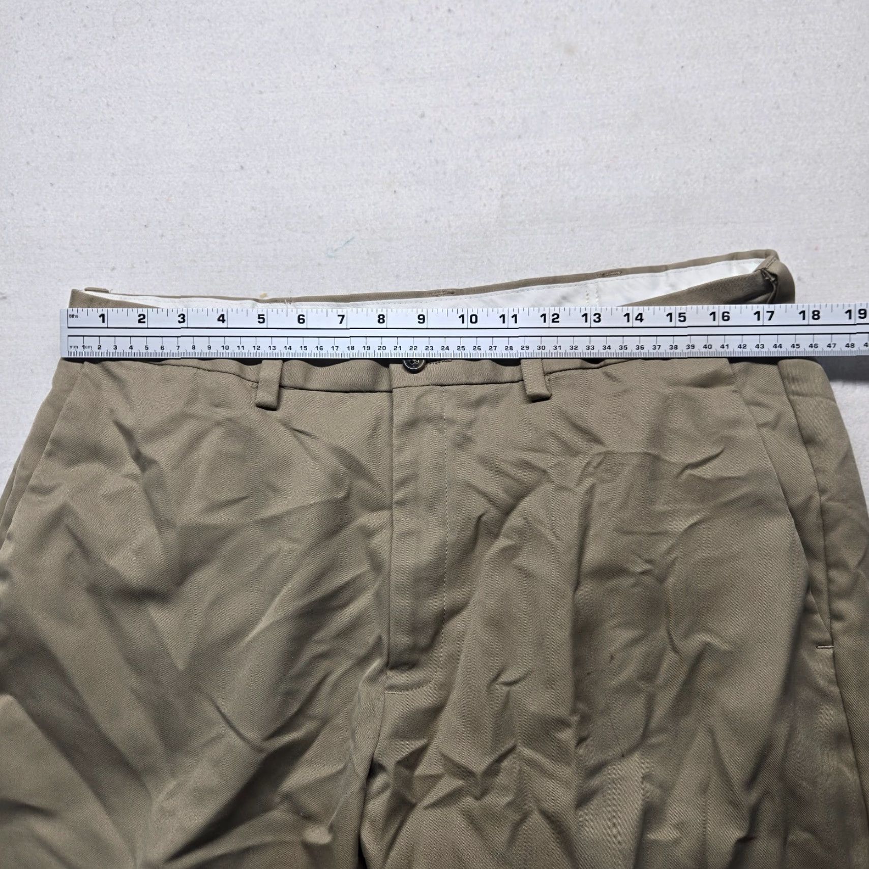 Haggar VINTAGE Haggar Dress Pants Men's Beige Khaki 36 x 29 Cotton Pleated Regular Straight Pockets 3860s Pants Mens Size US 36 / EU 52 - 4 Thumbnail