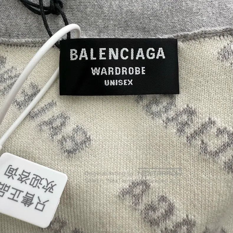 Balenciaga Balenciaga Alphabet Full Print V-Neck Single Breasted Swea Size US M / EU 48-50 / 2 - 3 Thumbnail