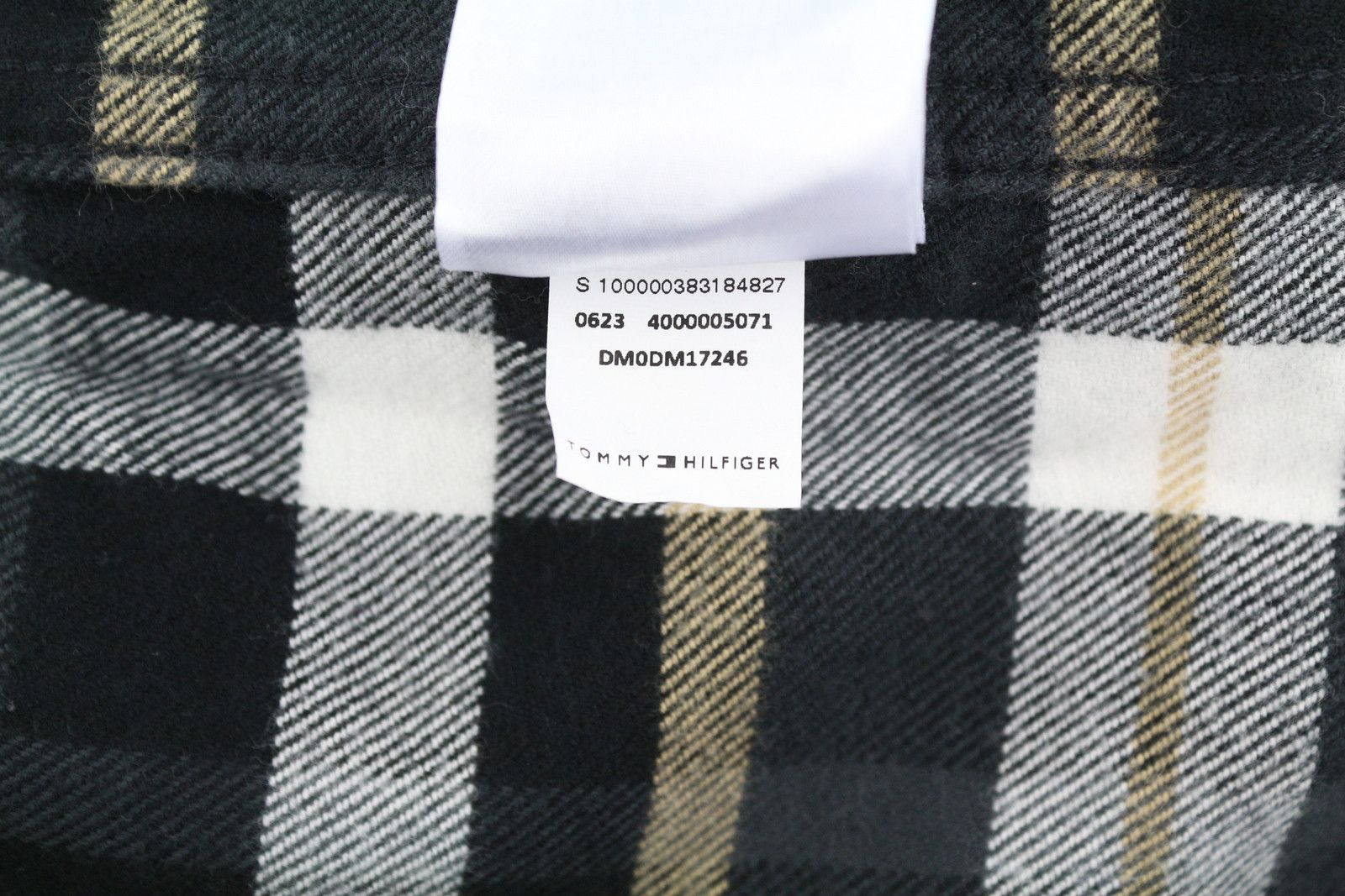 Tommy Hilfiger M Flannel Plaid Button-Up Logo 87681 Size US M / EU 48-50 / 2 - 10 Thumbnail