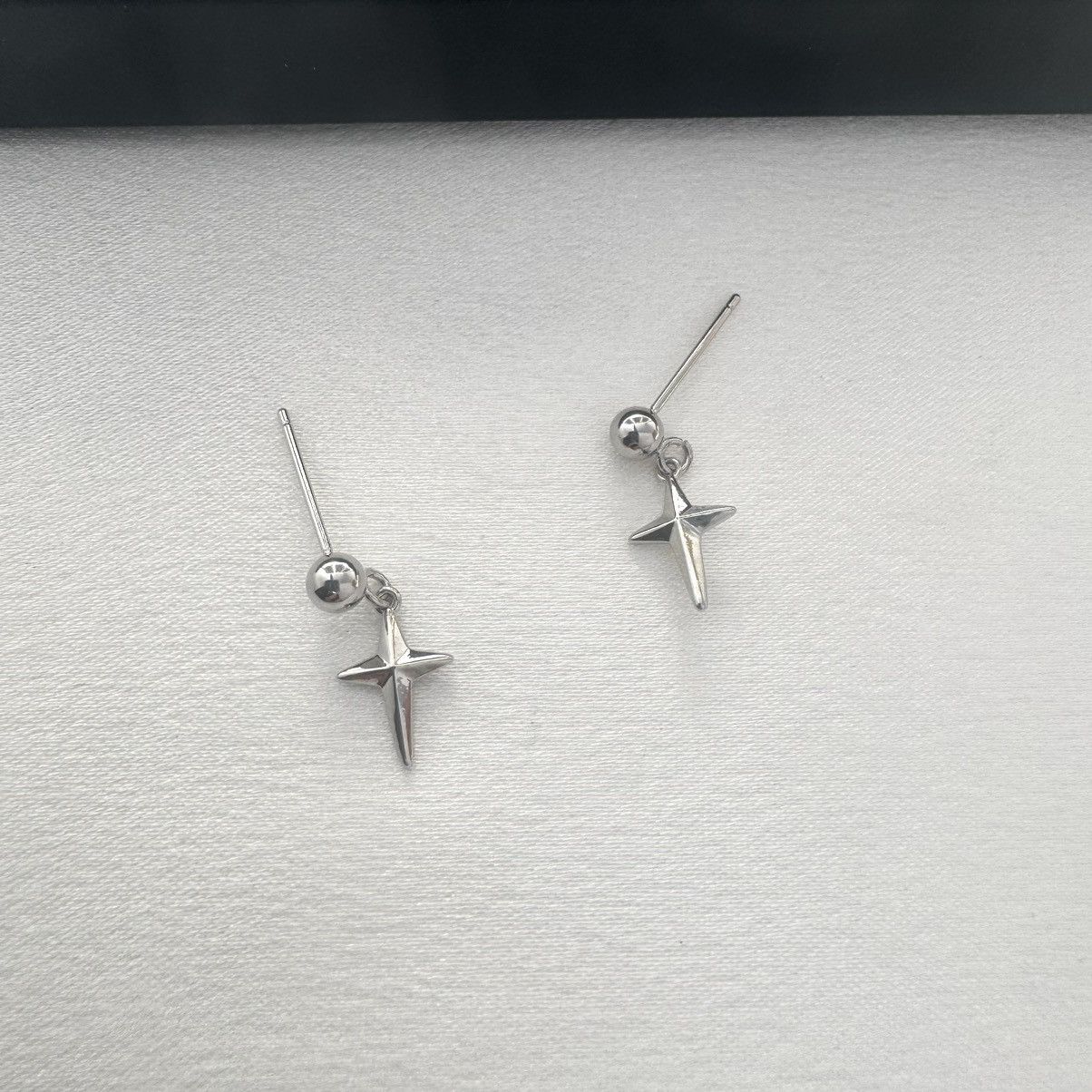 Designer Star Dangle Drop Earrings for Men Women Unisex Style Size ONE SIZE - 3 Thumbnail