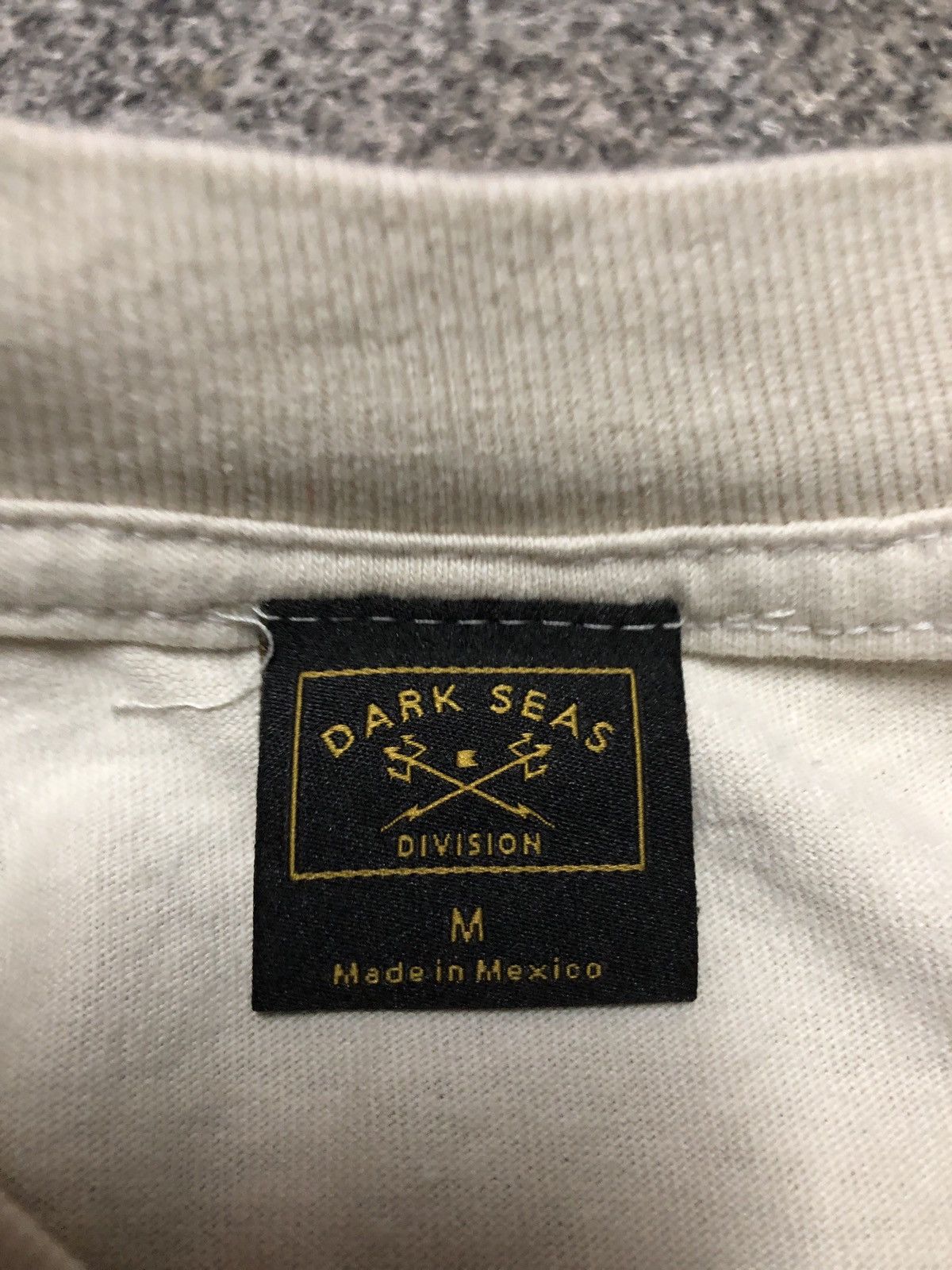 Dark Seas Division Vintage Y2K Dark Seas Division Streetwear Backhit Tshirt Size US M / EU 48-50 / 2 - 13 Thumbnail
