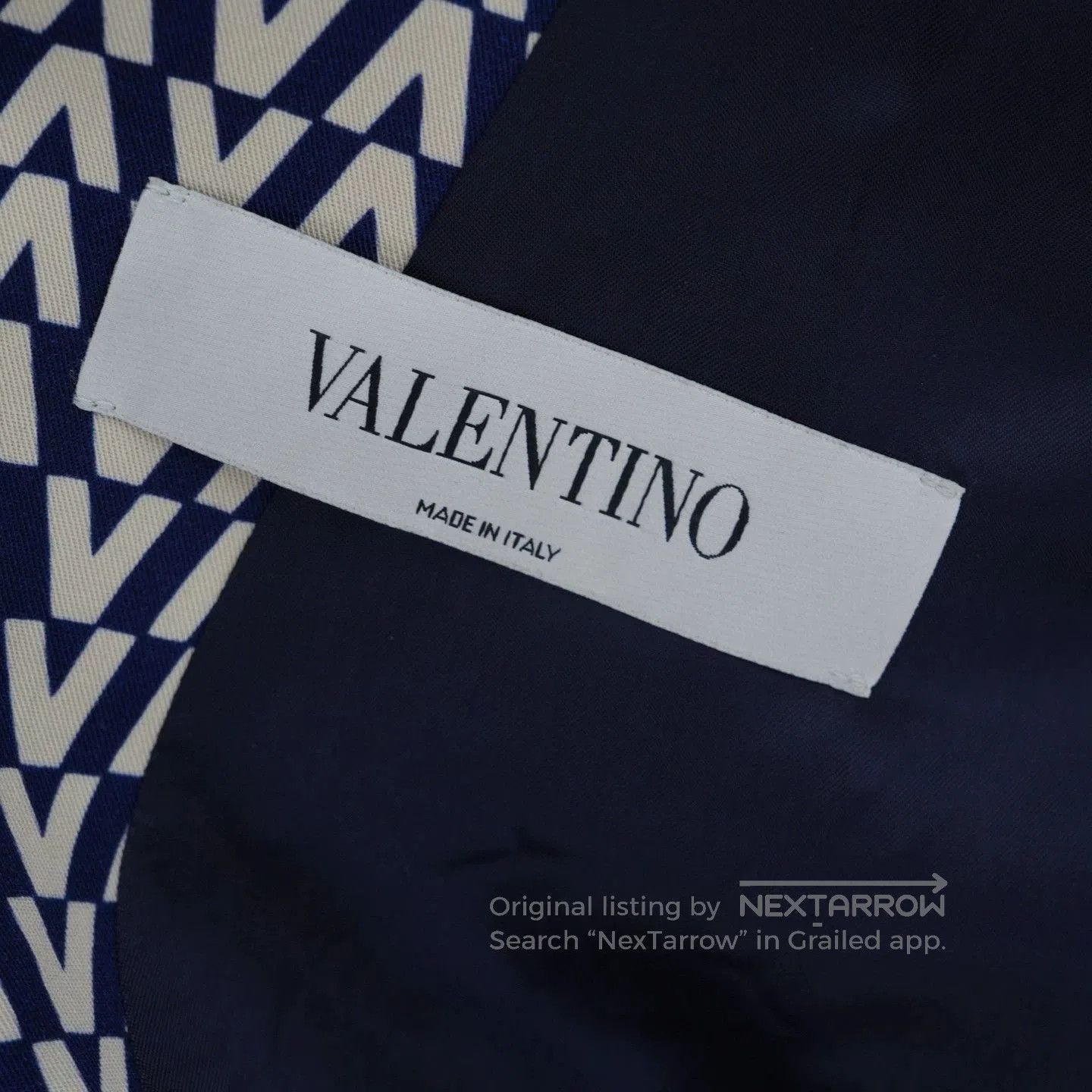 Valentino valentino v logo full print jacket size 44. Size US S / EU 44-46 / 1 - 6 Thumbnail